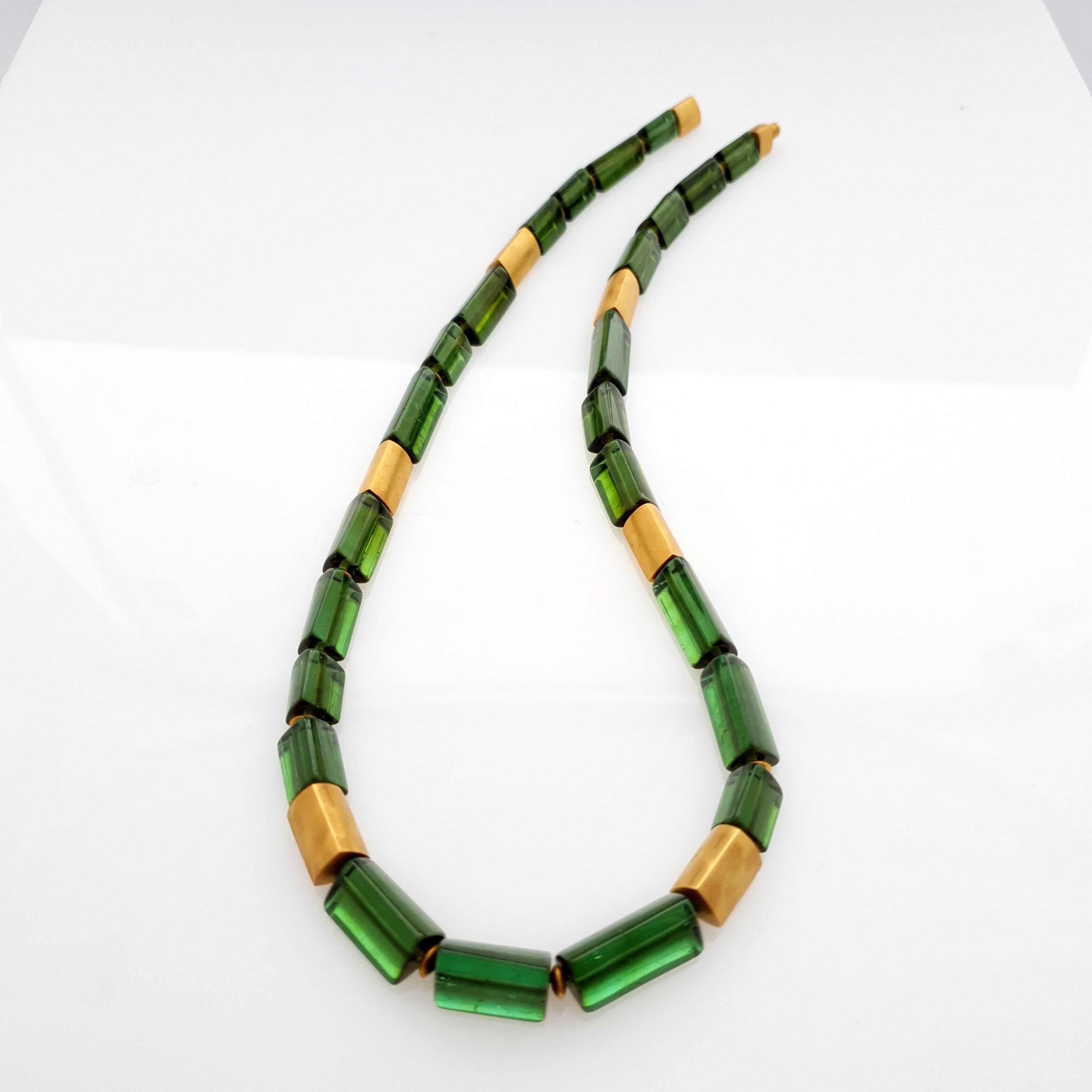 Intense Green Tourmaline Crystal Beaded Necklace with 18 Carat Mat Yellow Gold For Sale 5