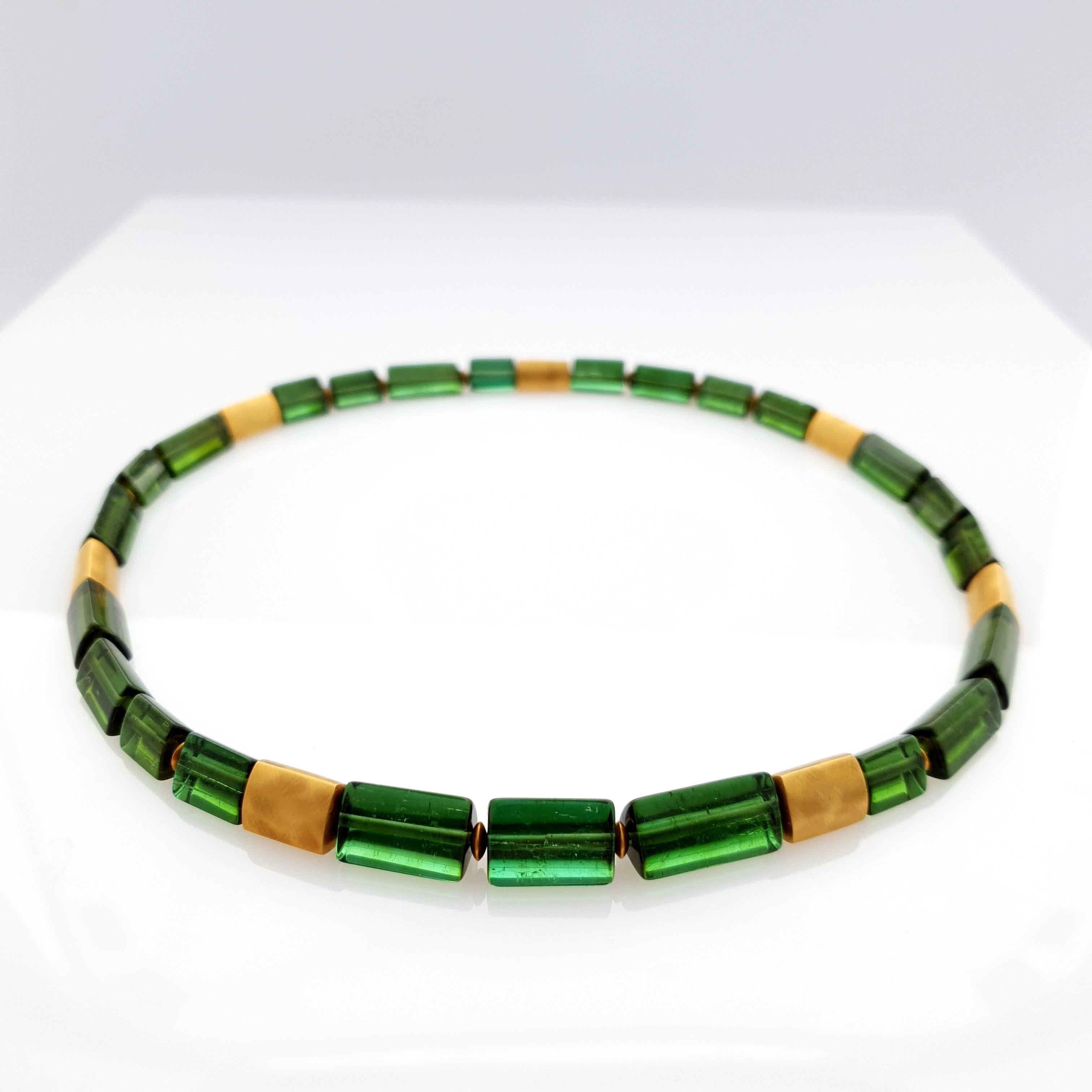 This Natural Green Tourmaline Crystal Beaded Necklace with 18 Carat mat yellow Gold is totally handmade. Cutting as well as goldwork are made in German quality. The screw clasp is easy to handle and very secure. Triangular gold clasp and beads