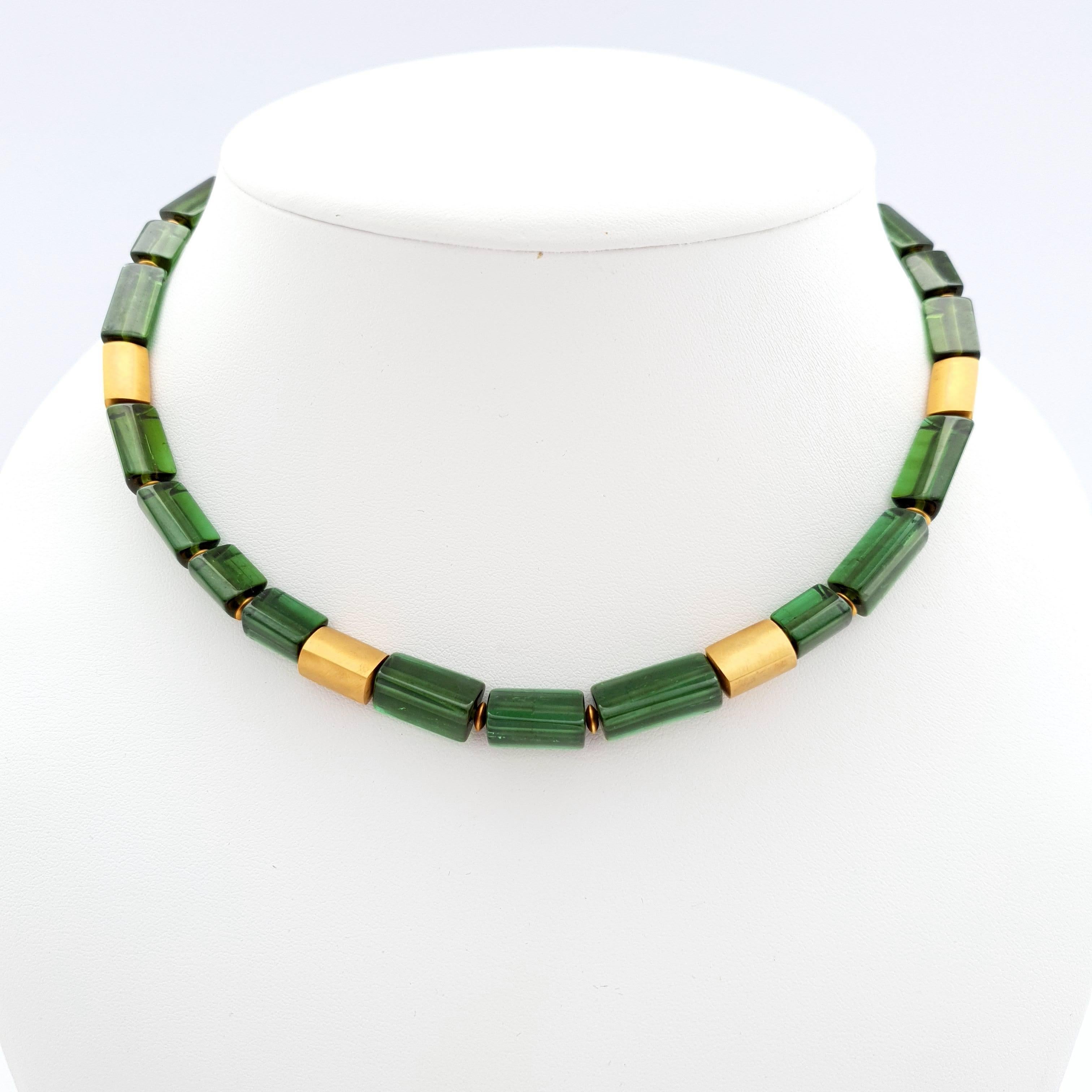 Arts and Crafts Intense Green Tourmaline Crystal Beaded Necklace with 18 Carat Mat Yellow Gold For Sale