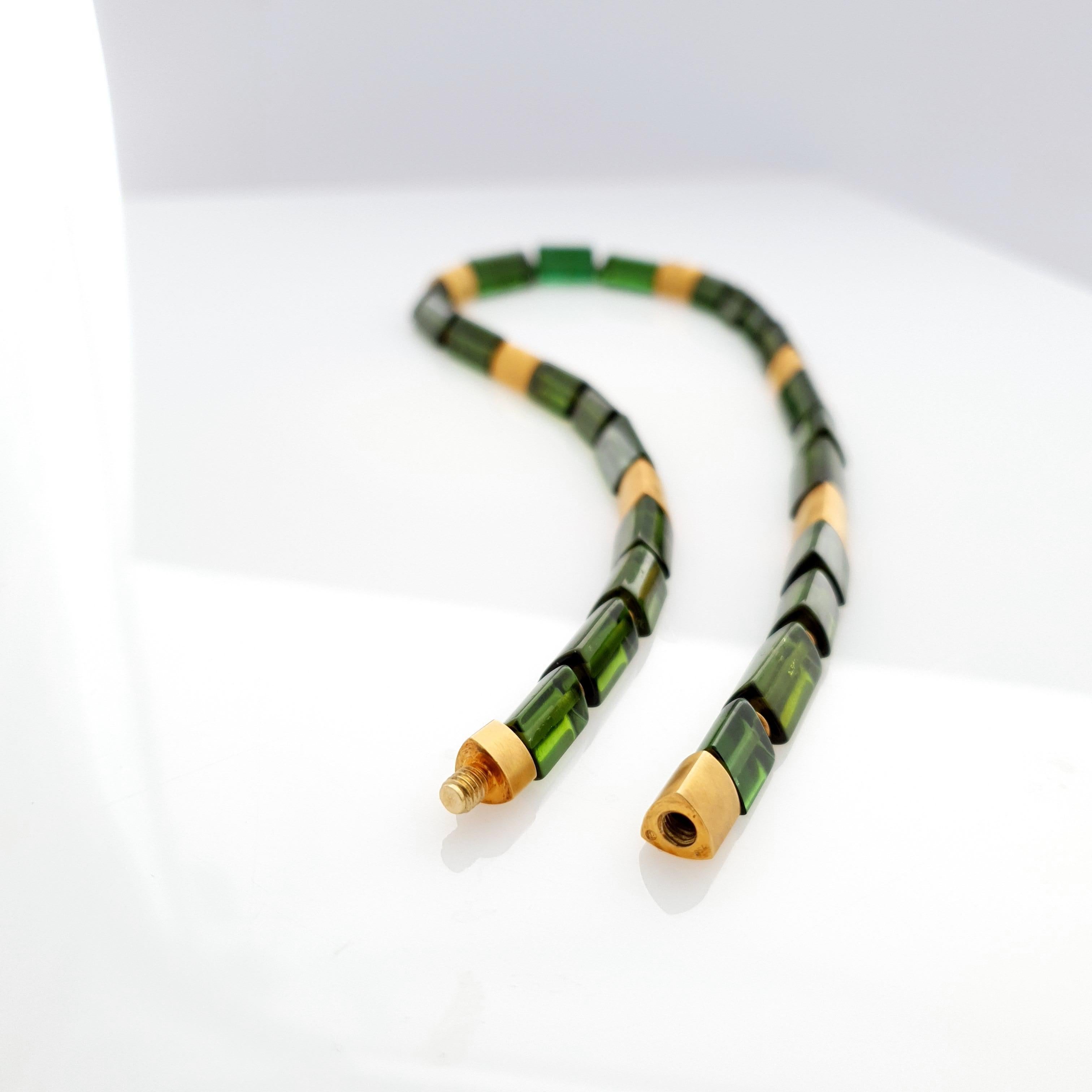 Intense Green Tourmaline Crystal Beaded Necklace with 18 Carat Mat Yellow Gold For Sale 3
