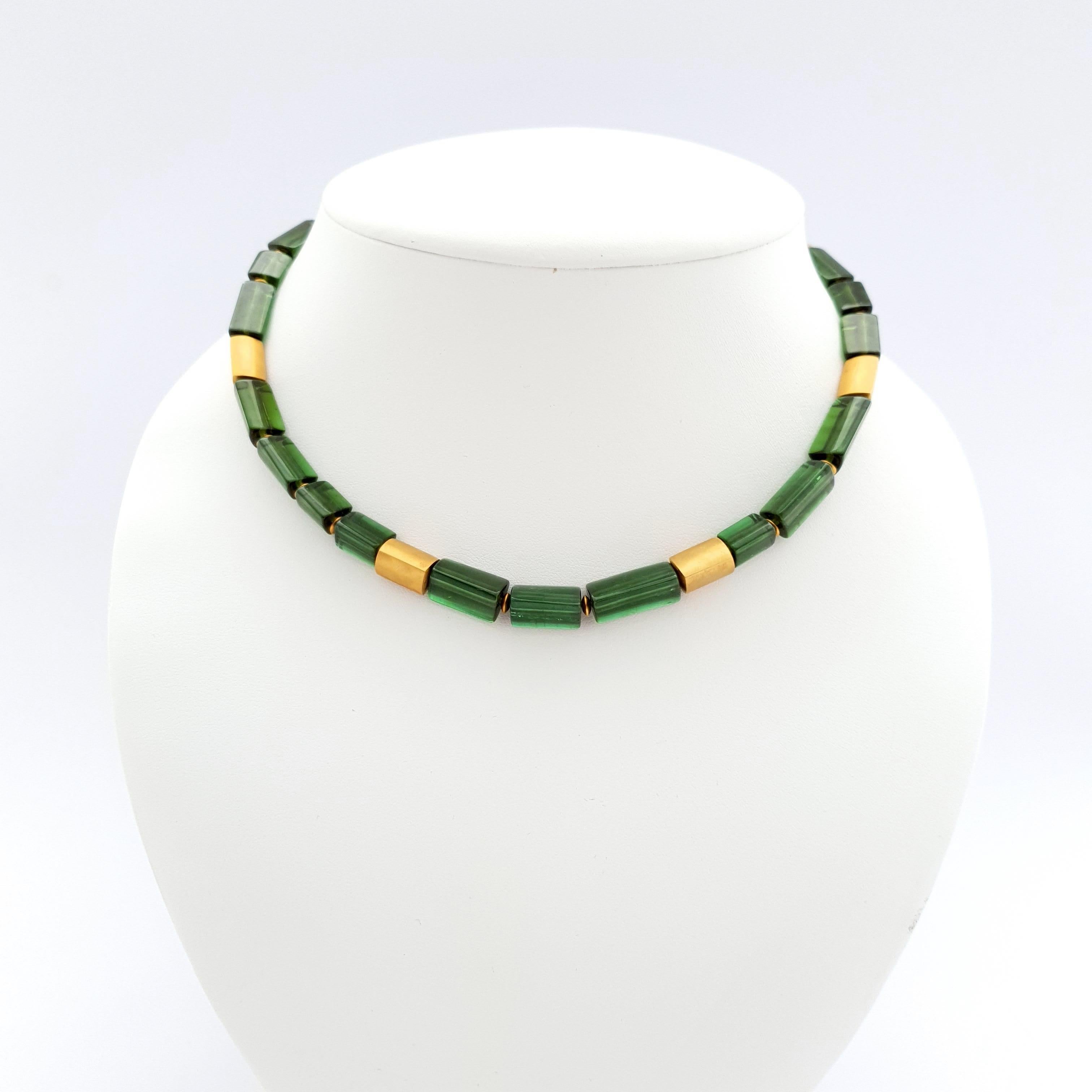 Intense Green Tourmaline Crystal Beaded Necklace with 18 Carat Mat Yellow Gold For Sale 4