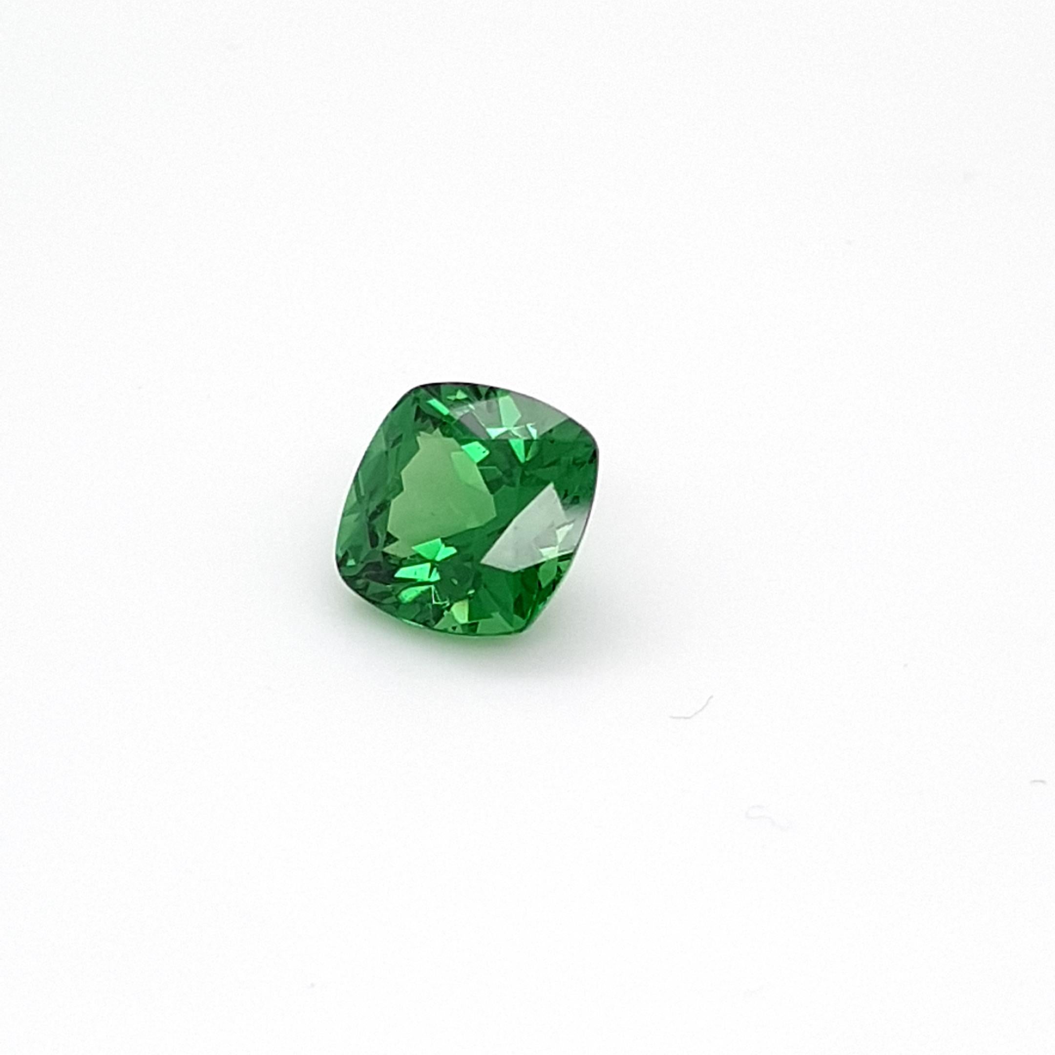 Intense Green Tsavorite Garnet, Faceted Gem, 4, 61 ct., loose Gemstone For Sale 1