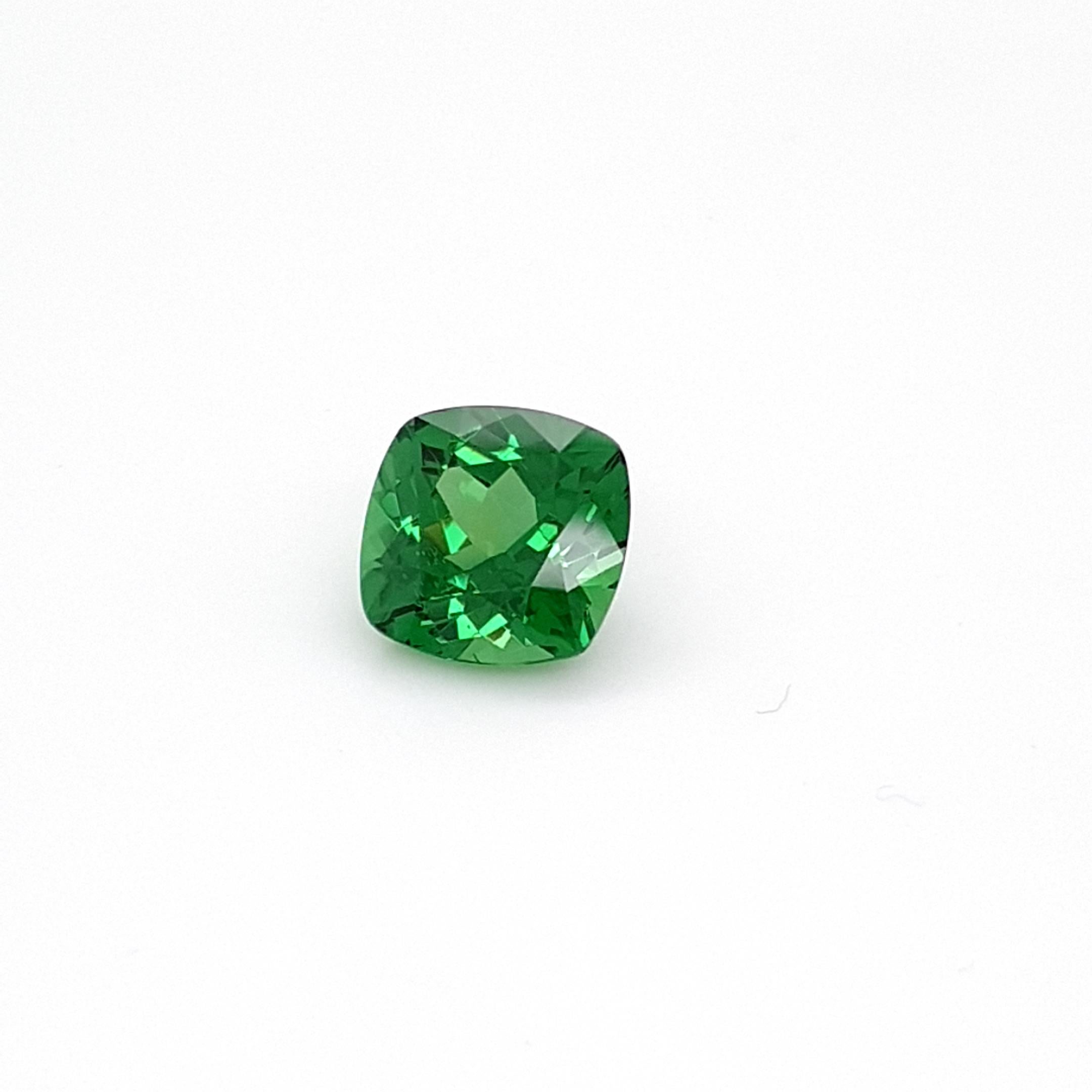 Intense Green Tsavorite Garnet, Faceted Gem, 4, 61 ct., loose Gemstone For Sale 4