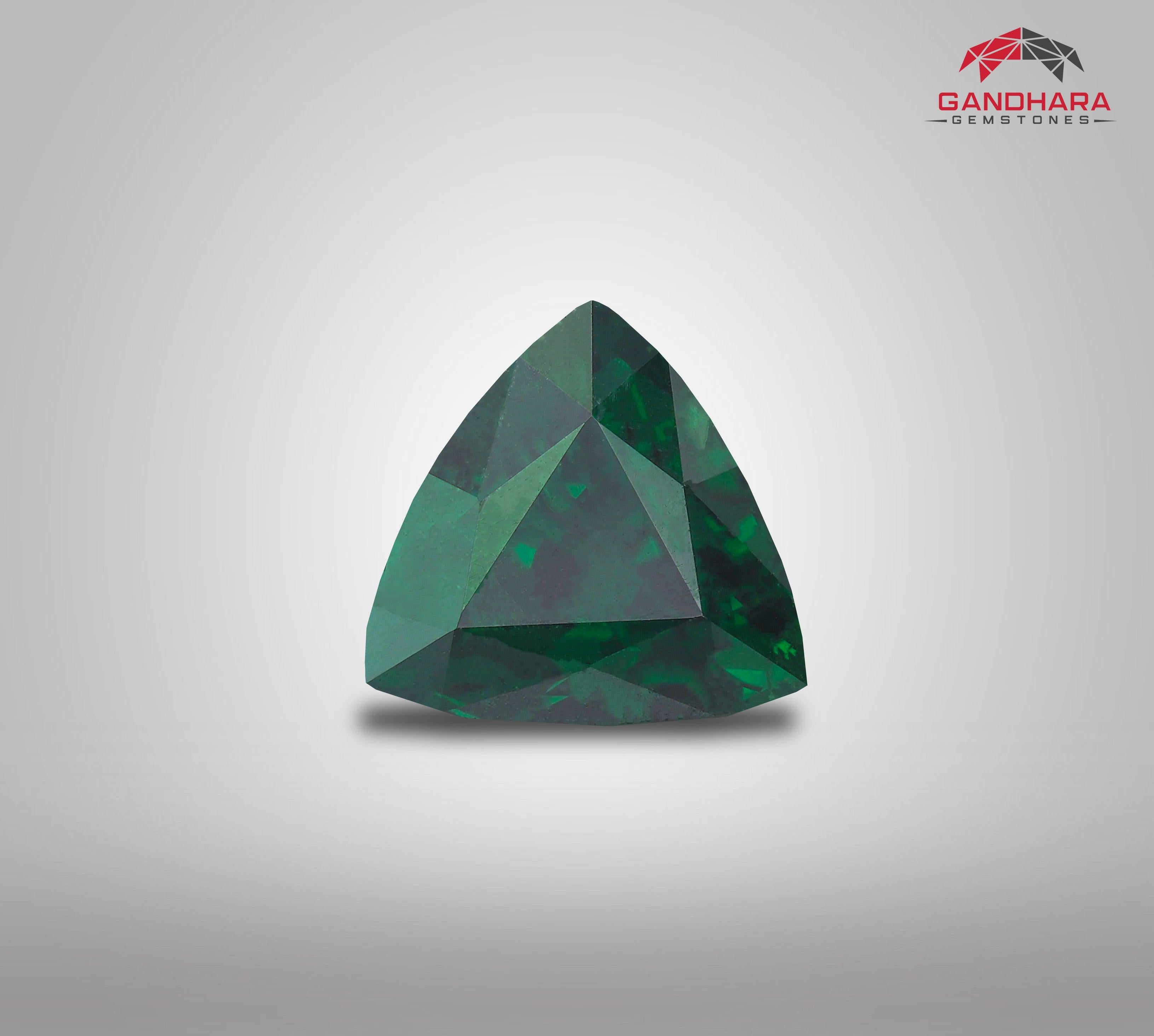 Taglio trillion Gemma di granato tsavorite verde intenso 3,05 carati Greene & Greene per anelli in vendita