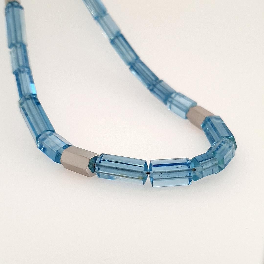 This exceptional intense Aquamarine Crystal Beaded Necklace with 18 Carat White Gold is totally handmade.
Hexagonl mat gold clasp and beads matchs perfectly to the natural crystal shape of the Aquamarine.
Cutting as well as goldwork are made in