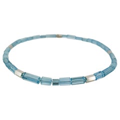 18 Karat mattweißes Weißgold Perlenkette mit himmelblauem Aquamarin und Kristallperlen