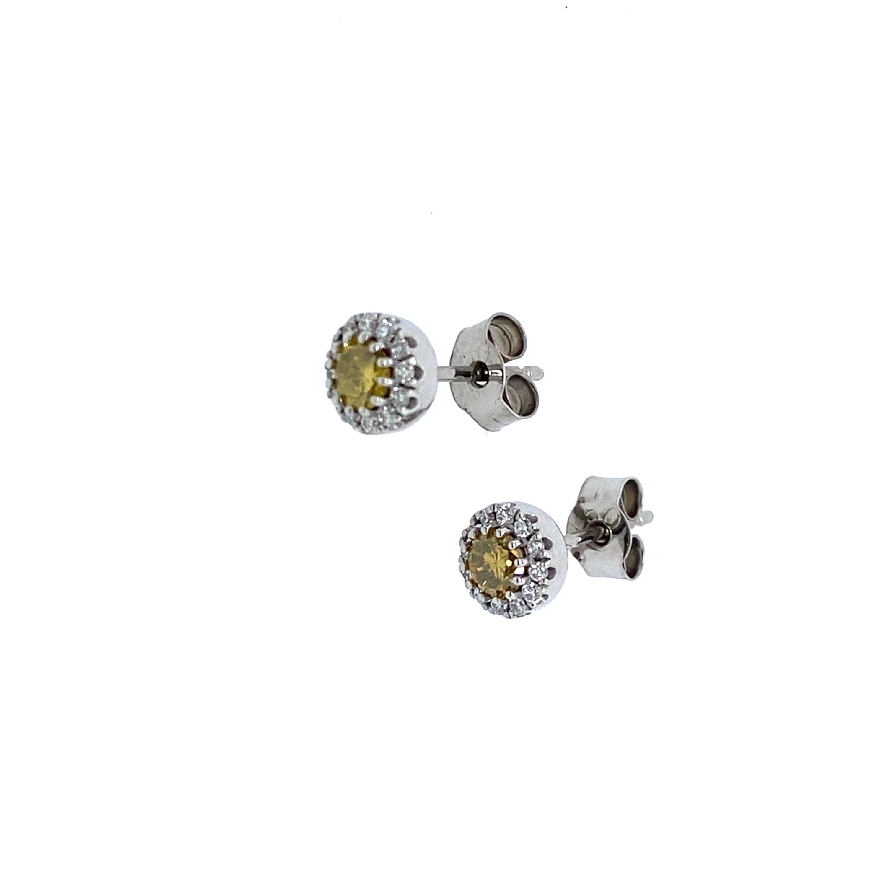 Ohrringe mit intensiv gelben Diamanten, umgeben von 0,16 Karat G/VS weißen Diamanten im Zustand „Neu“ im Angebot in London, GB