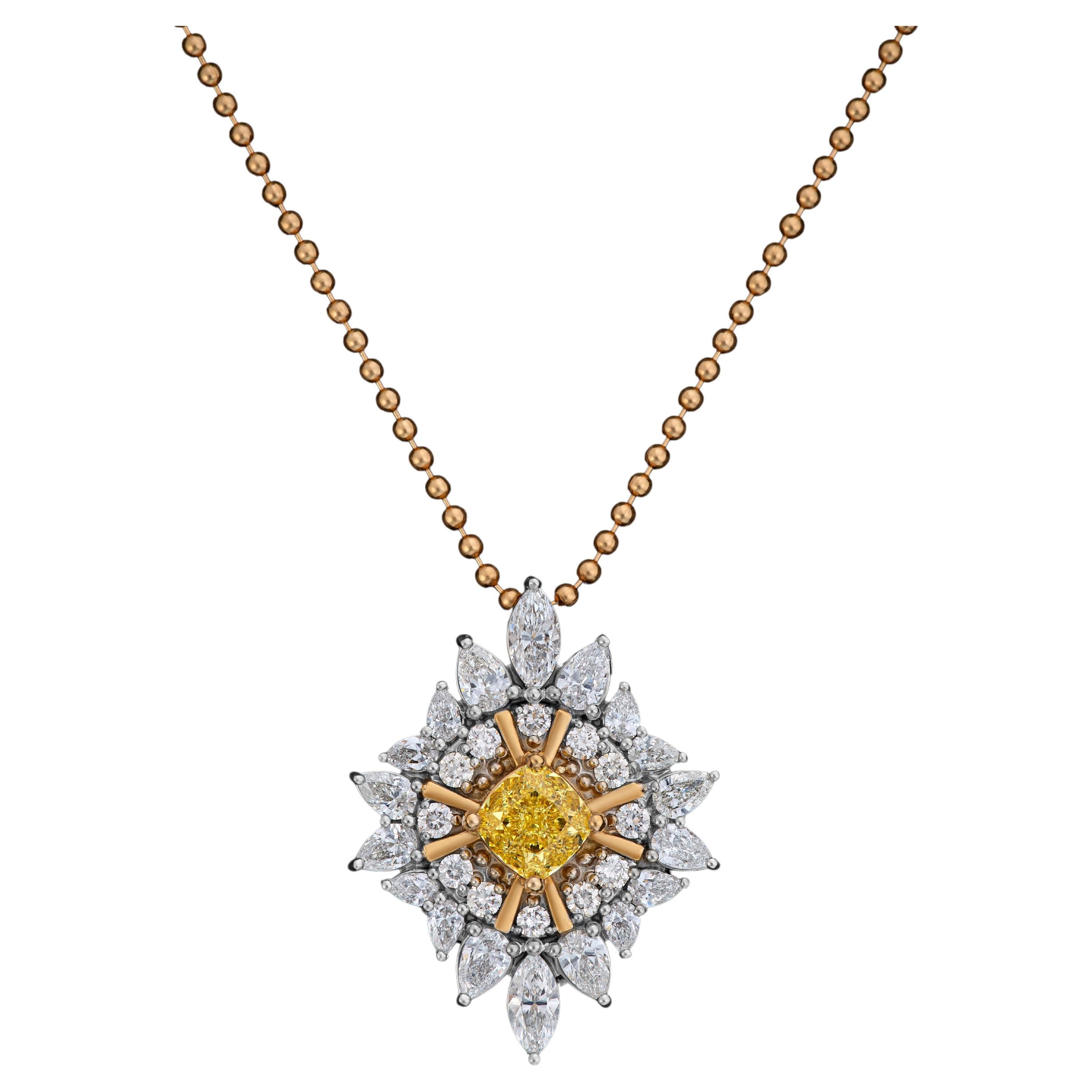 Intense yellow diamond Star pendant:  For Sale