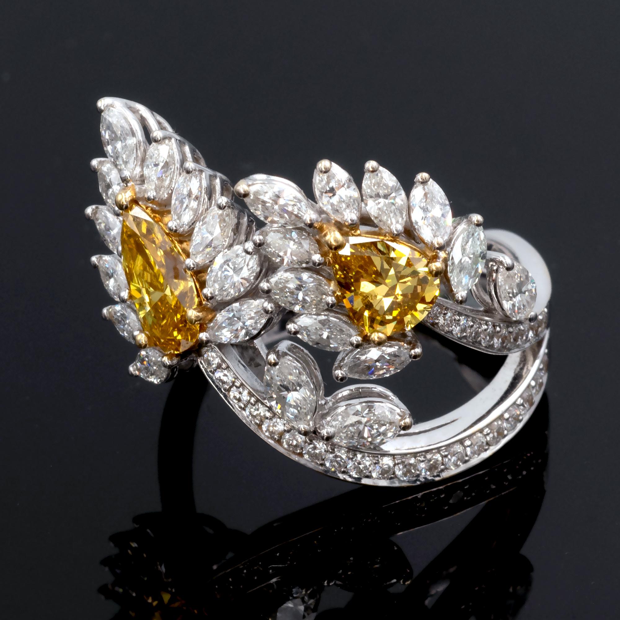 Contemporain Bague en or blanc et diamants jaunes intenses en vente