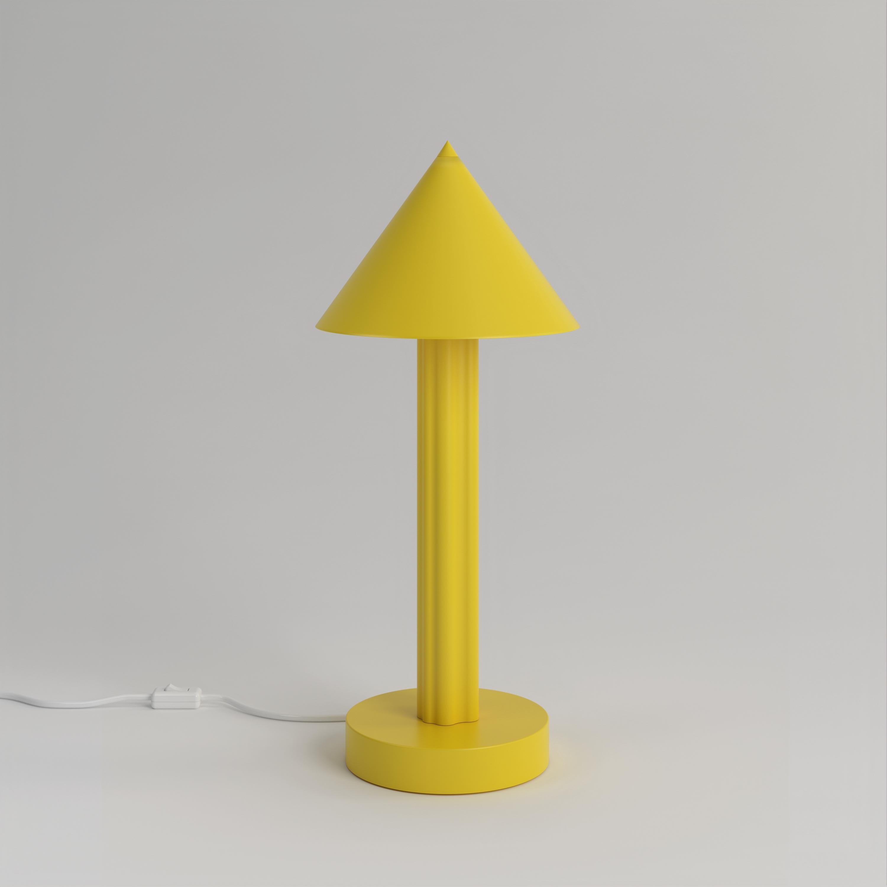 Lampe de bureau jaune intense de l'Atelier Areti
Dimensions : D 16 x H 40,5 cm.
Matériaux : Métal peint par poudrage.

Disponible dans d'autres couleurs. Veuillez nous contacter.

Toutes nos lampes peuvent être câblées en fonction de chaque pays. Si