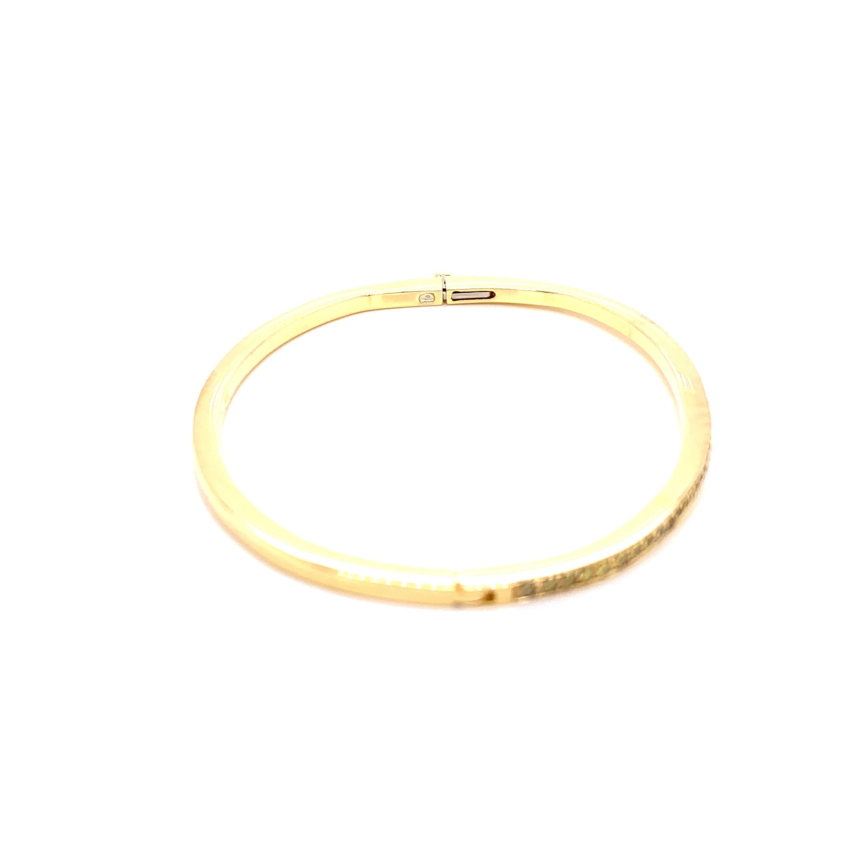 Taille ronde Bracelet jonc en or jaune 18 carats et diamants ronds jaunes intenses en vente