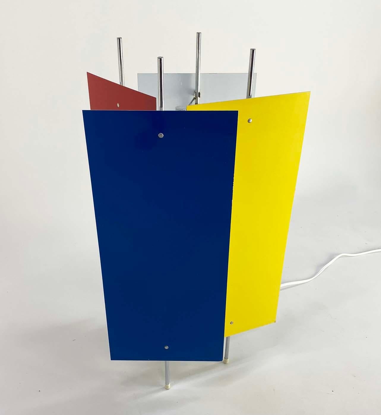Interactive Vintage Table Lamp in the Style of Robert Gage For Sale 4