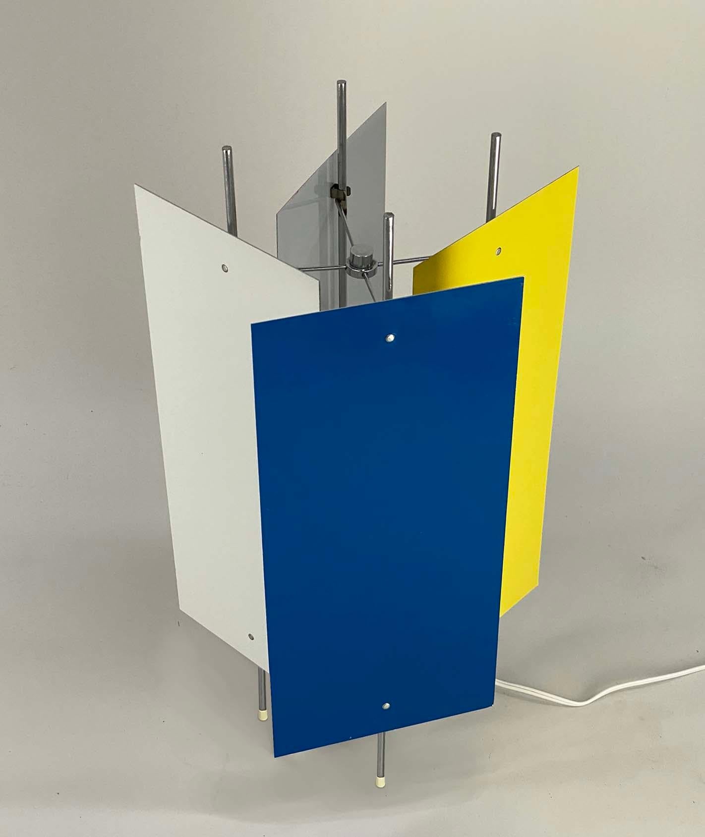 Interactive Vintage Table Lamp in the Style of Robert Gage For Sale 6