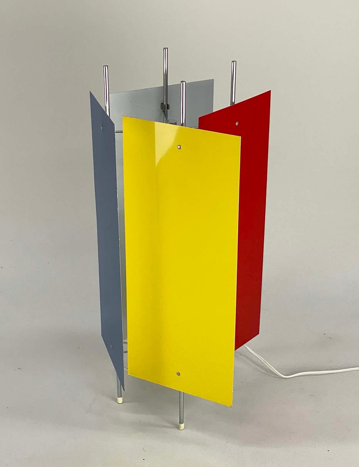 Interactive Vintage Table Lamp in the Style of Robert Gage For Sale 7