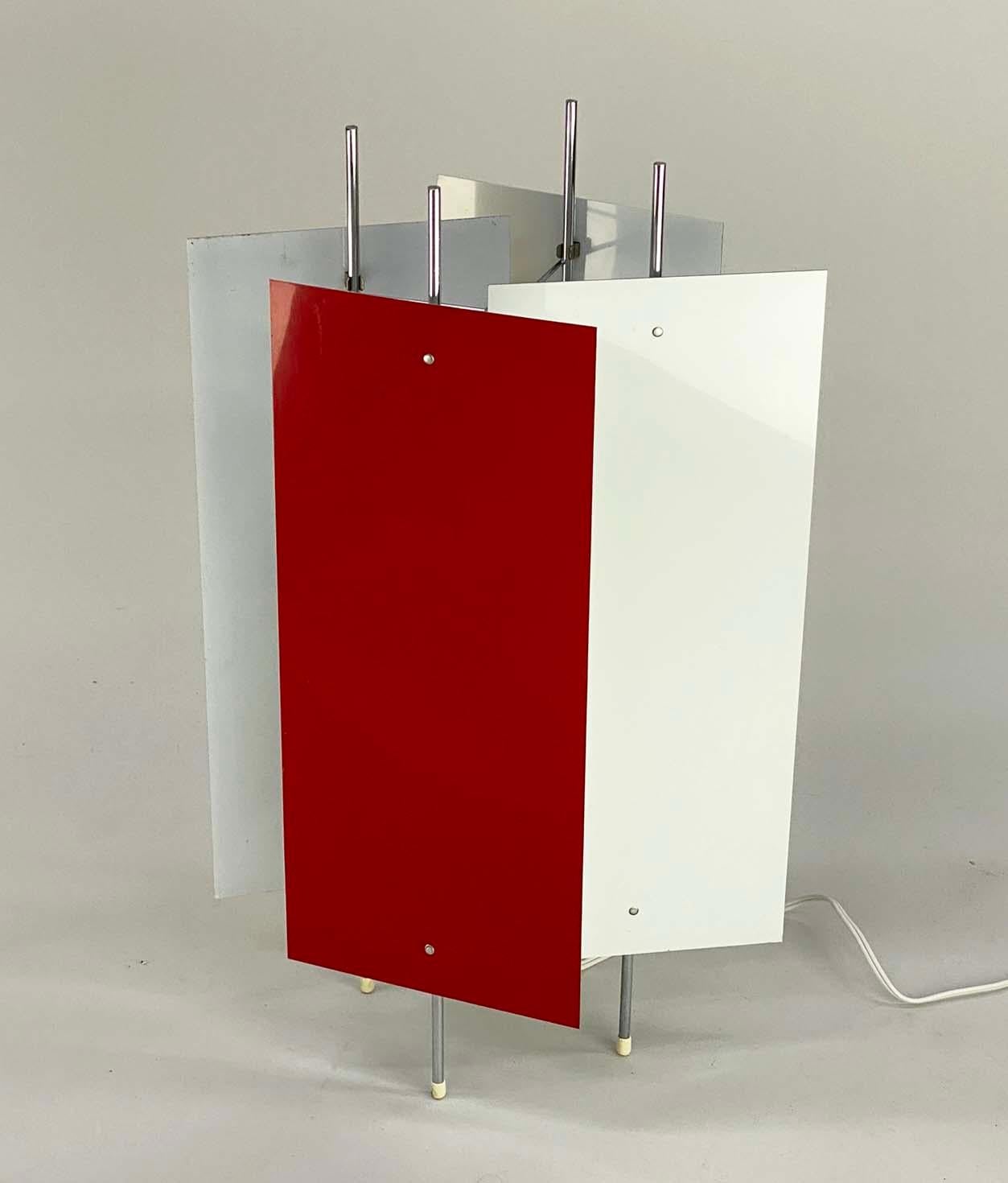 Interactive Vintage Table Lamp in the Style of Robert Gage For Sale 8