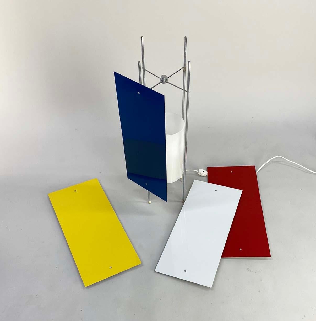 Mid-Century Modern Interactive Vintage Table Lamp in the Style of Robert Gage For Sale