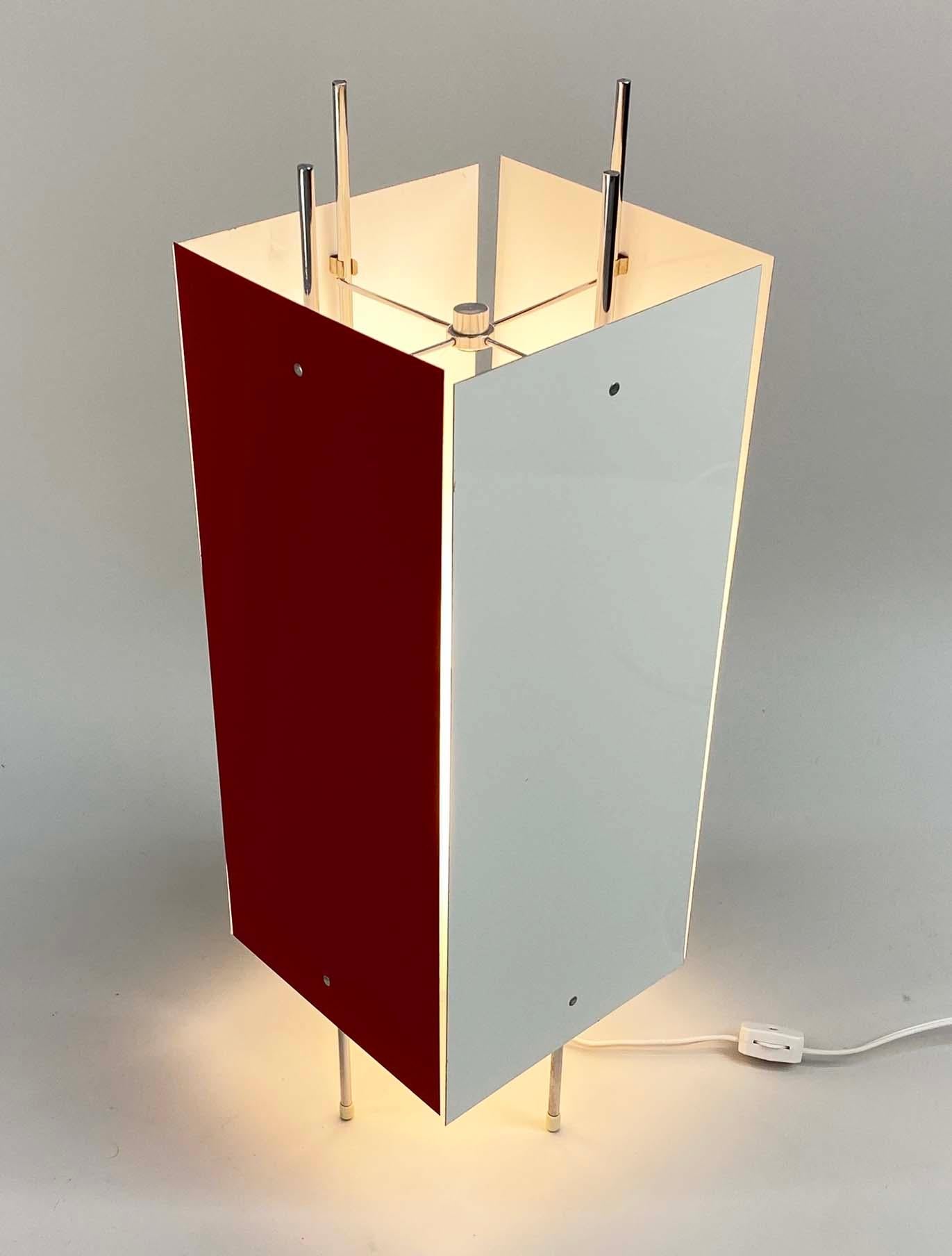 Interactive Vintage Table Lamp in the Style of Robert Gage For Sale 1