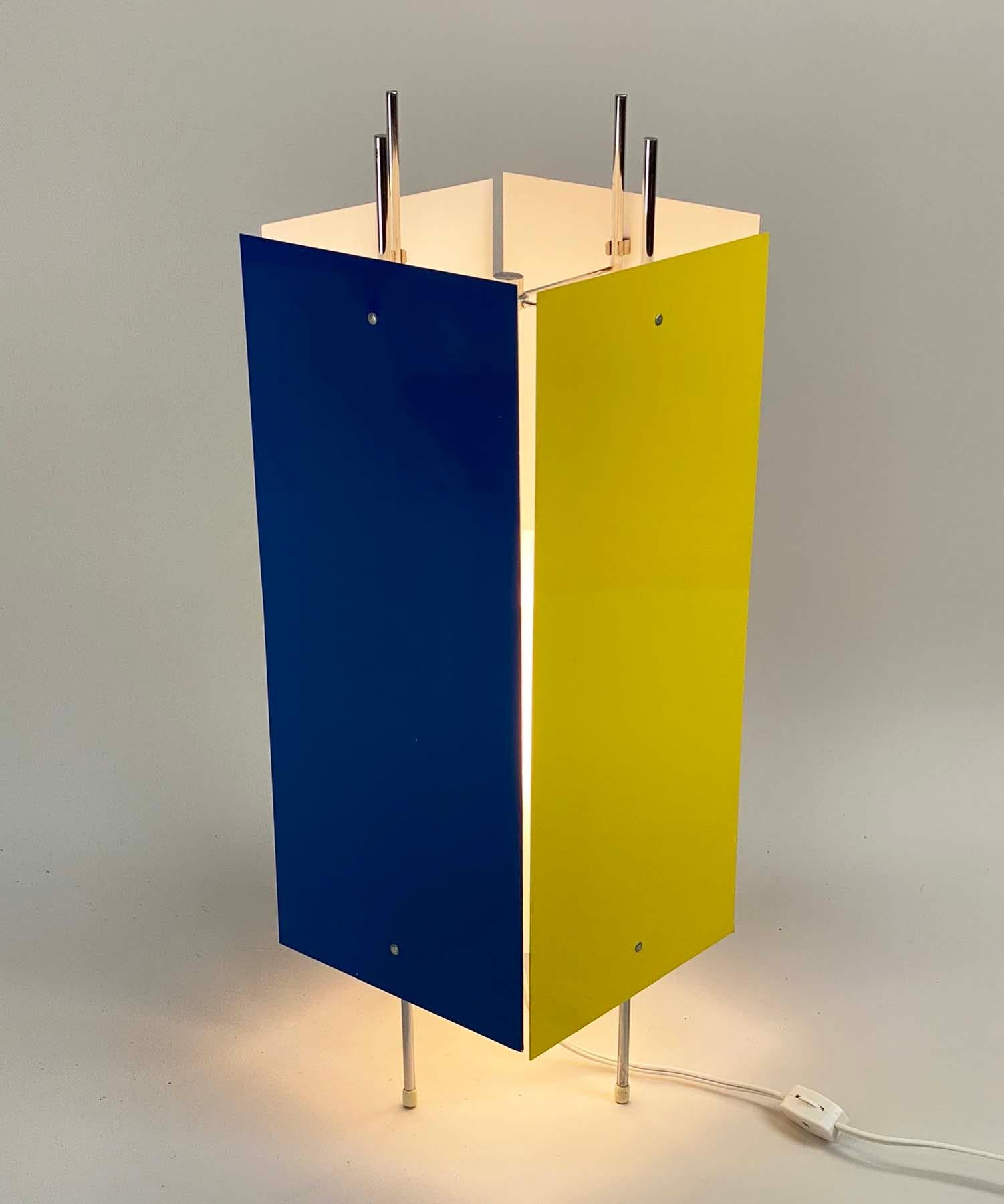 Interactive Vintage Table Lamp in the Style of Robert Gage For Sale 2