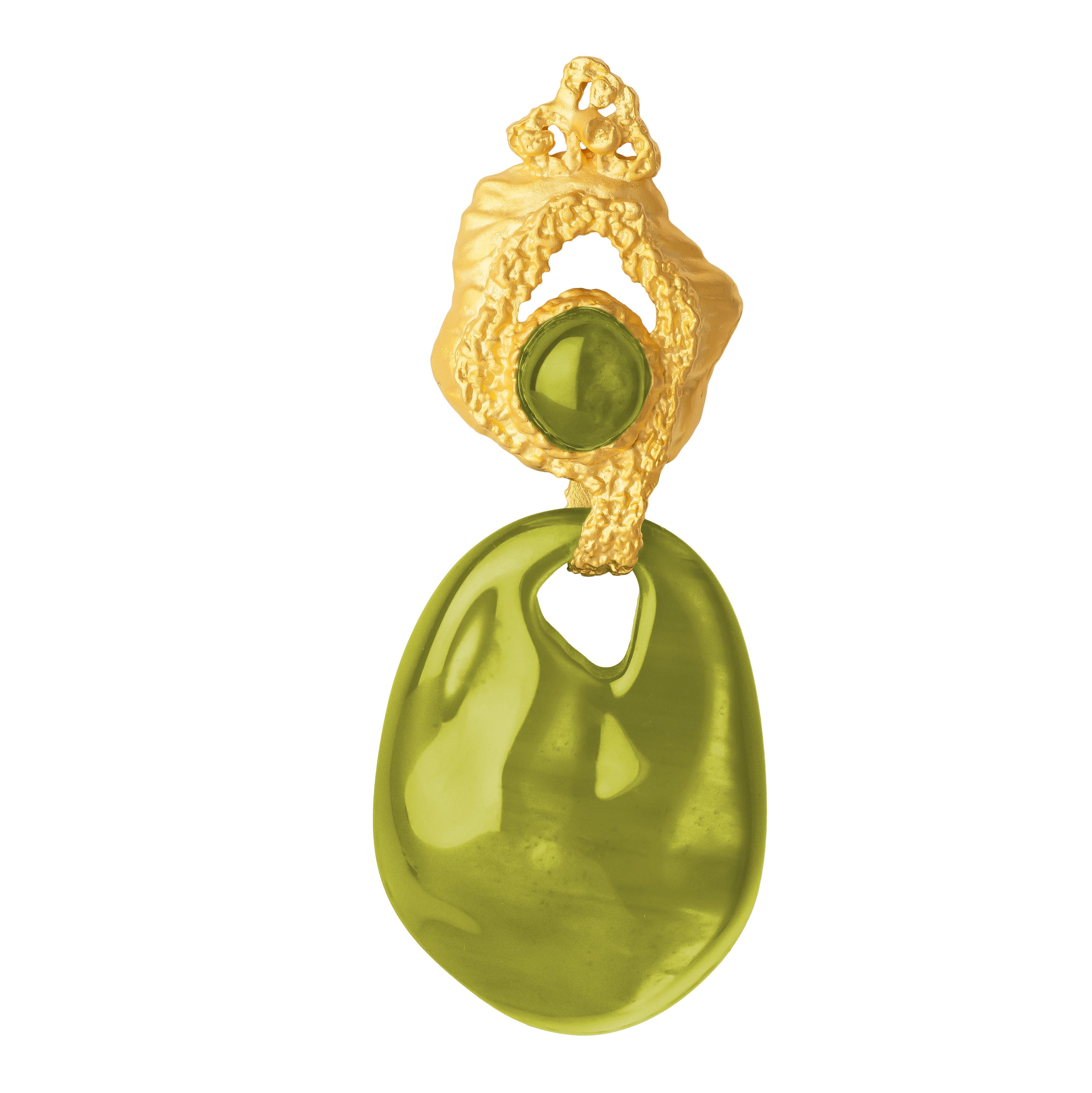 Détails du produit
Les boucles d'oreilles interchangeables Gravel sont un mélange de lisse et de rugueux, de mat et de brillant. Avec une pierre en résine sculptée qui peut être facilement retirée et rattachée, la moitié supérieure de la boucle