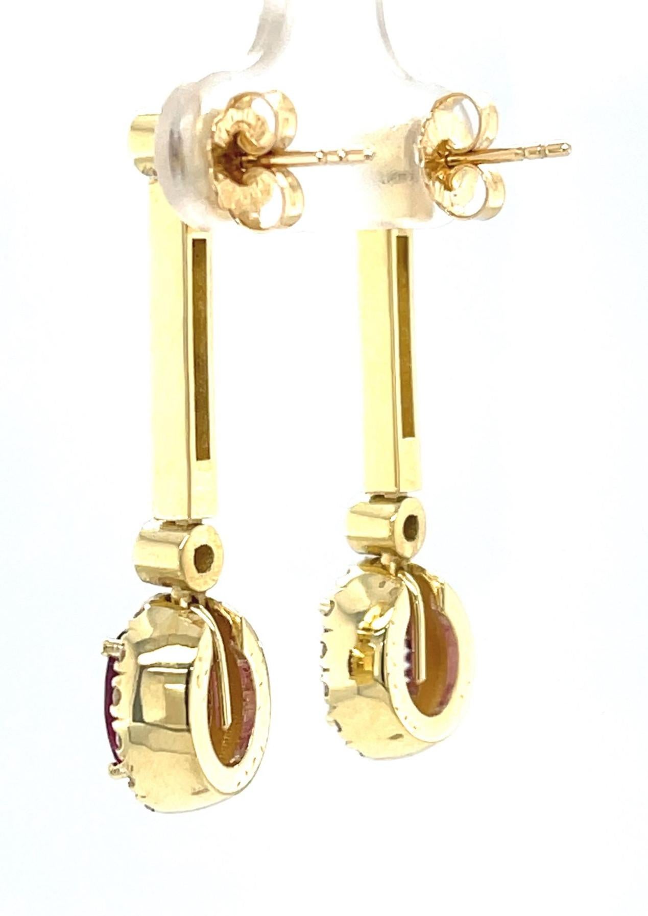 austauschbare Rubin-Tropfen-Ohrringe mit Diamant-Linienplatten aus 18 Karat Gelbgold im Zustand „Neu“ im Angebot in Los Angeles, CA