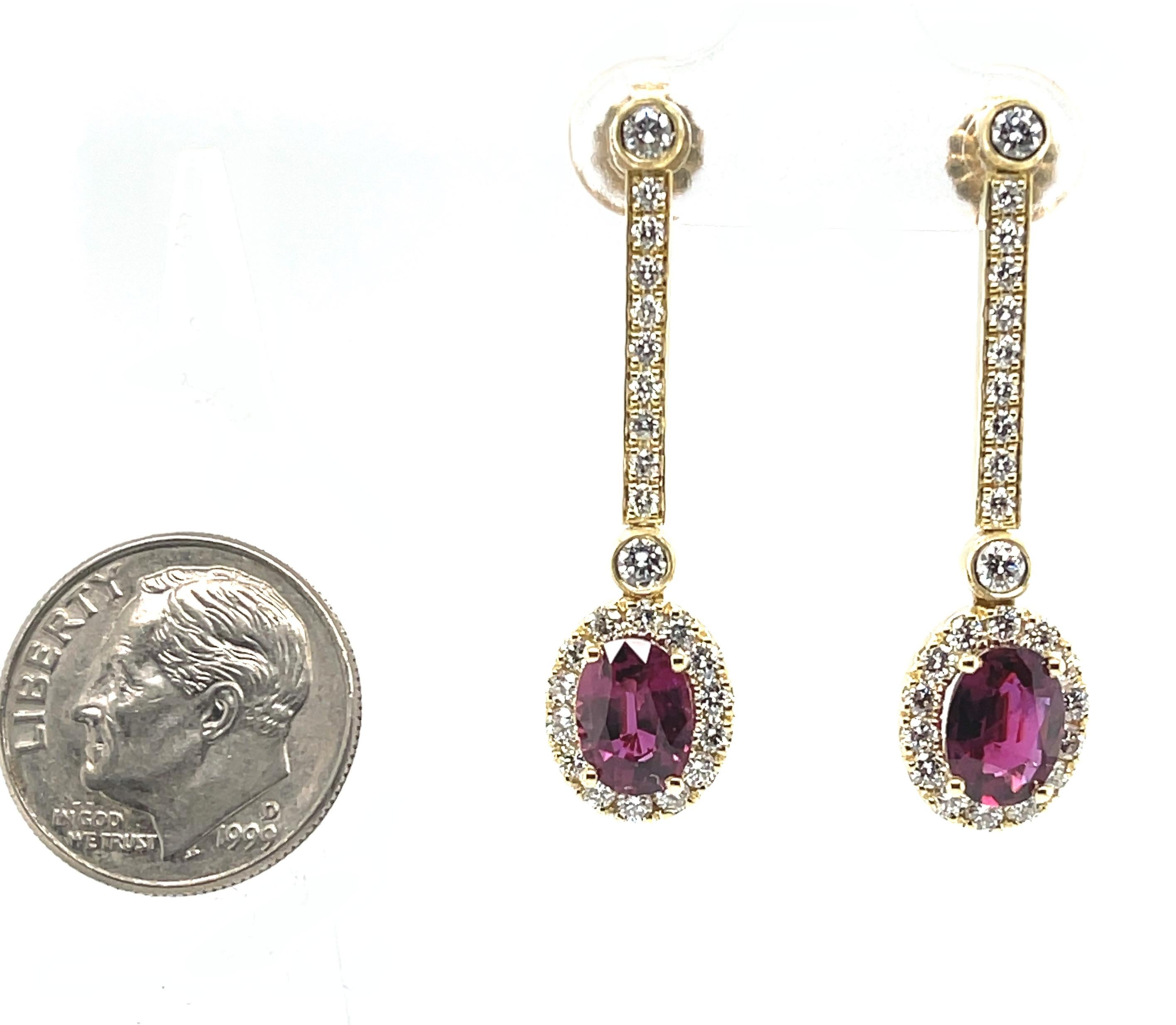 austauschbare Rubin-Tropfen-Ohrringe mit Diamant-Linienplatten aus 18 Karat Gelbgold im Angebot 1