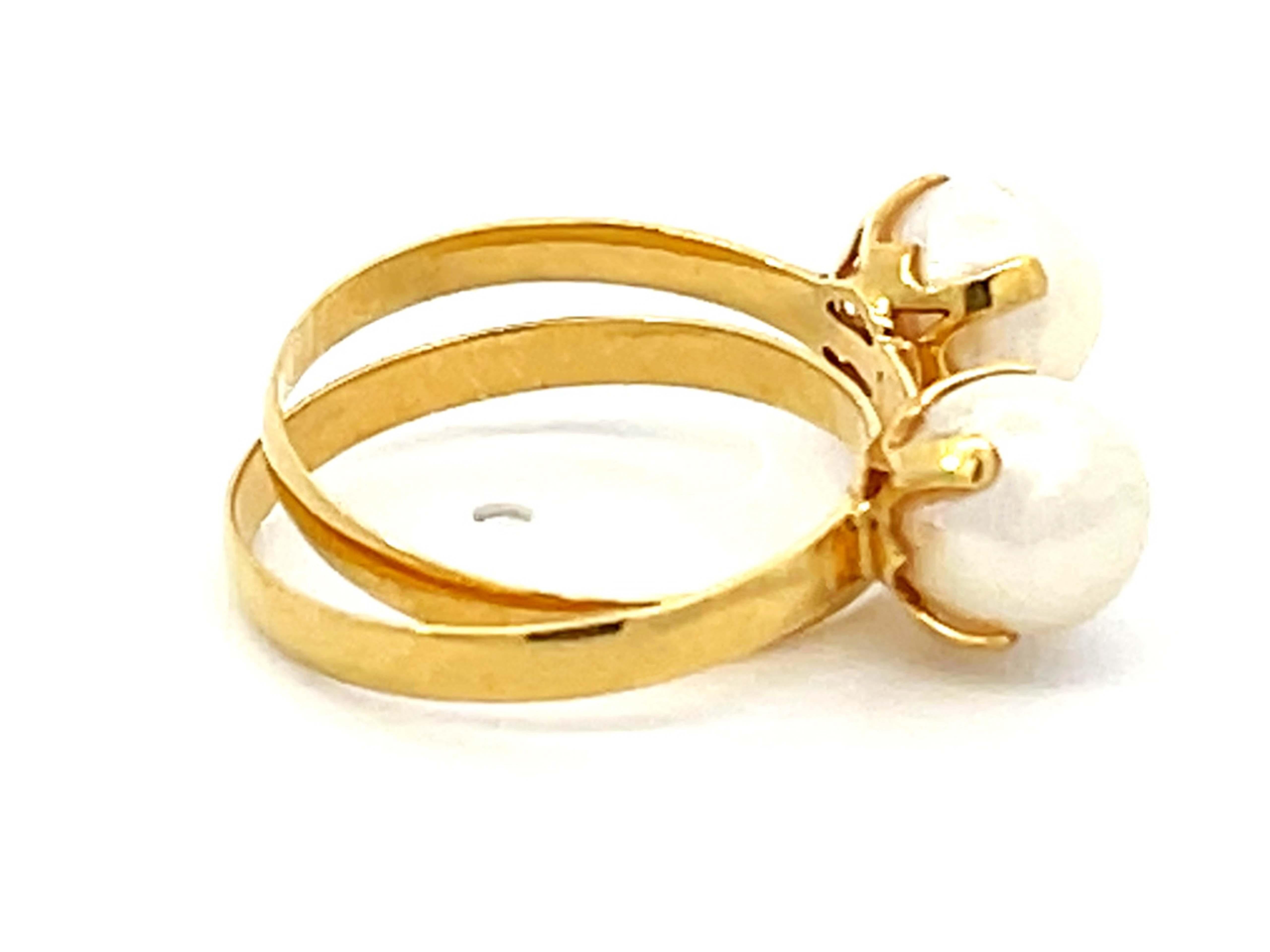 Modern Interconnected Double Pearl Ring 18k Yellow Gold For Sale