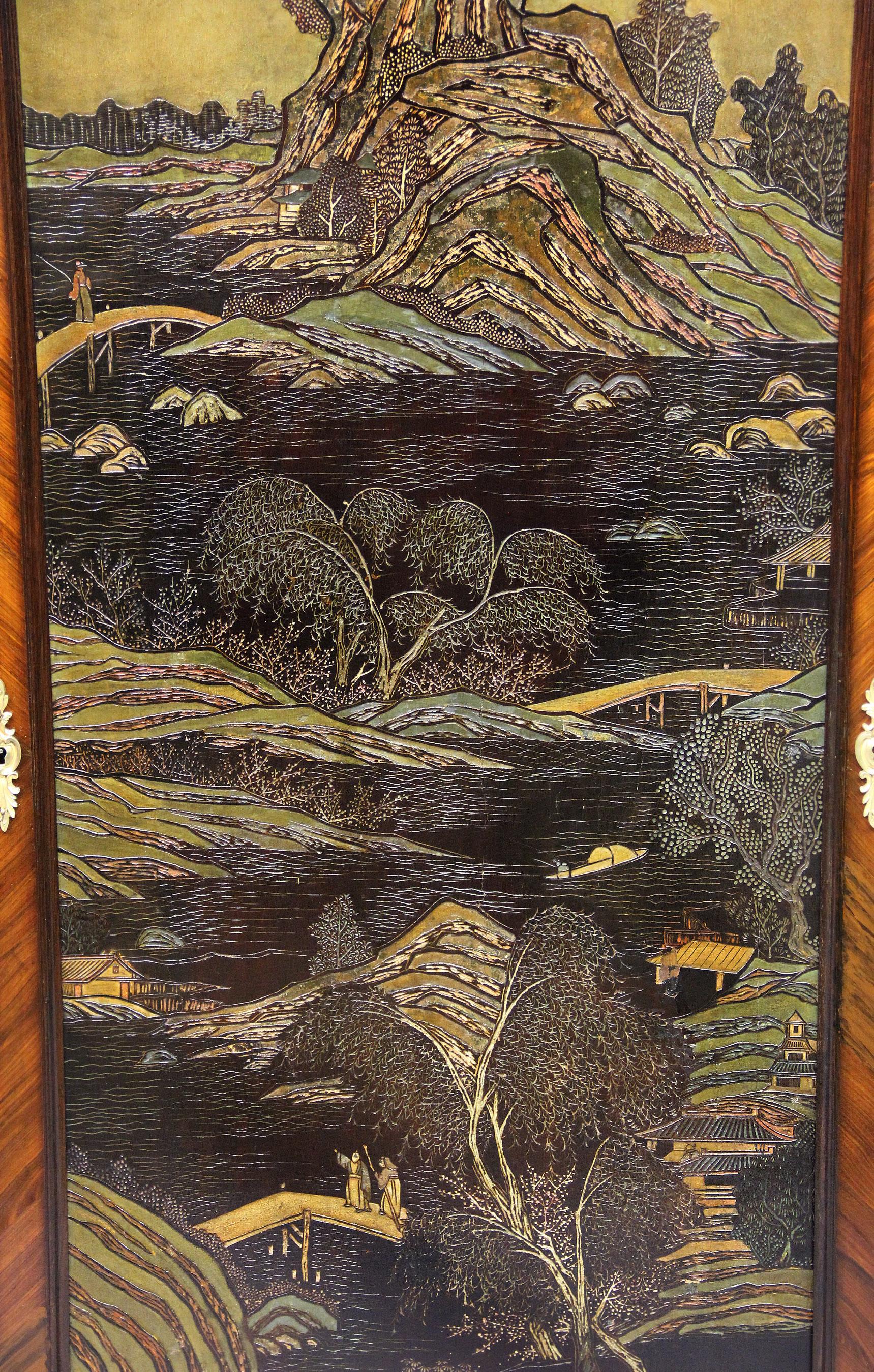 Belle Époque Interessante mobile Chinoiserie con montatura in bronzo dorato del XIX secolo di L. Bontemps in vendita