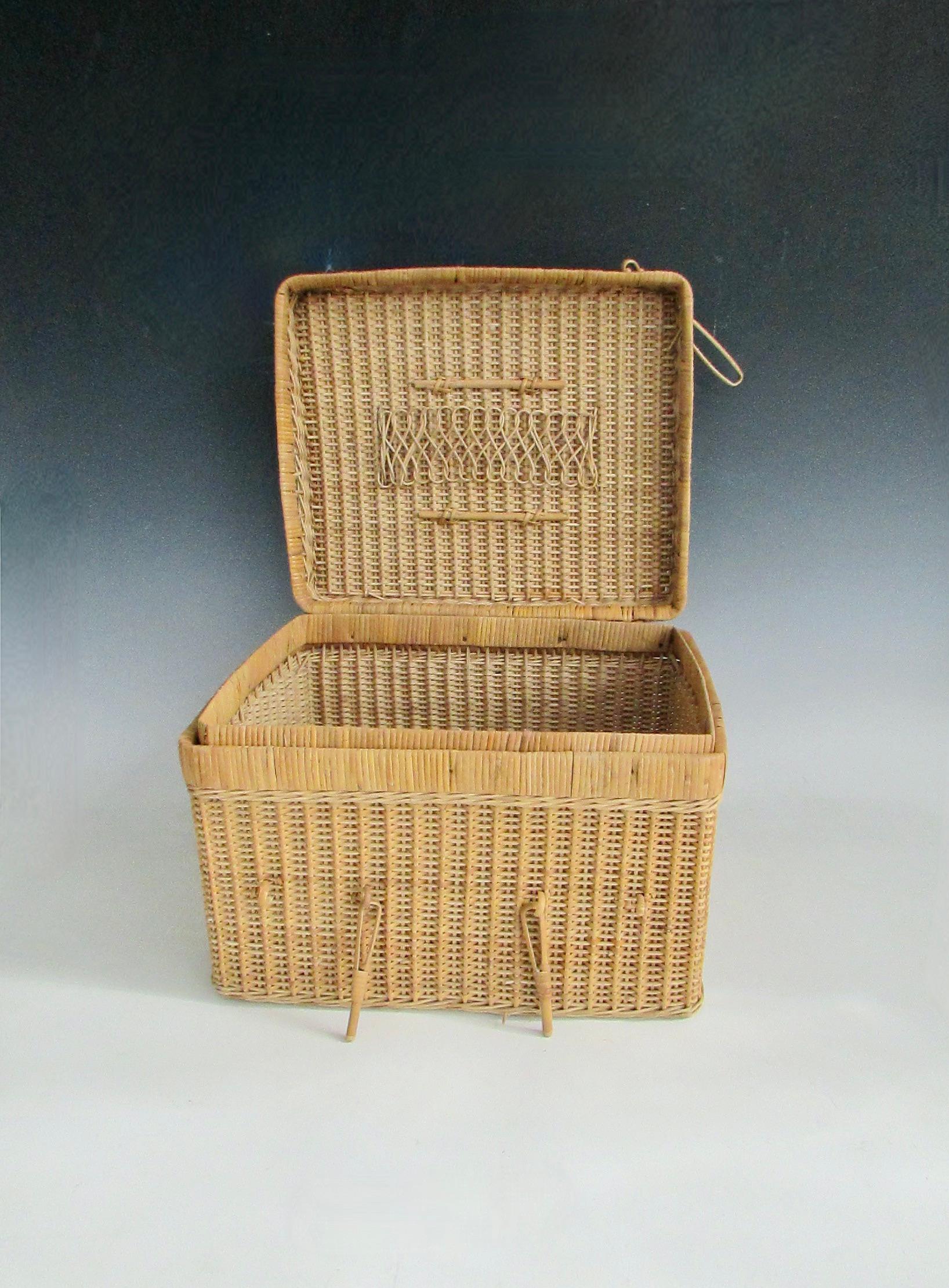 Nicely made wicker basket . Decorative  use for storage or actually go on a picnic . 