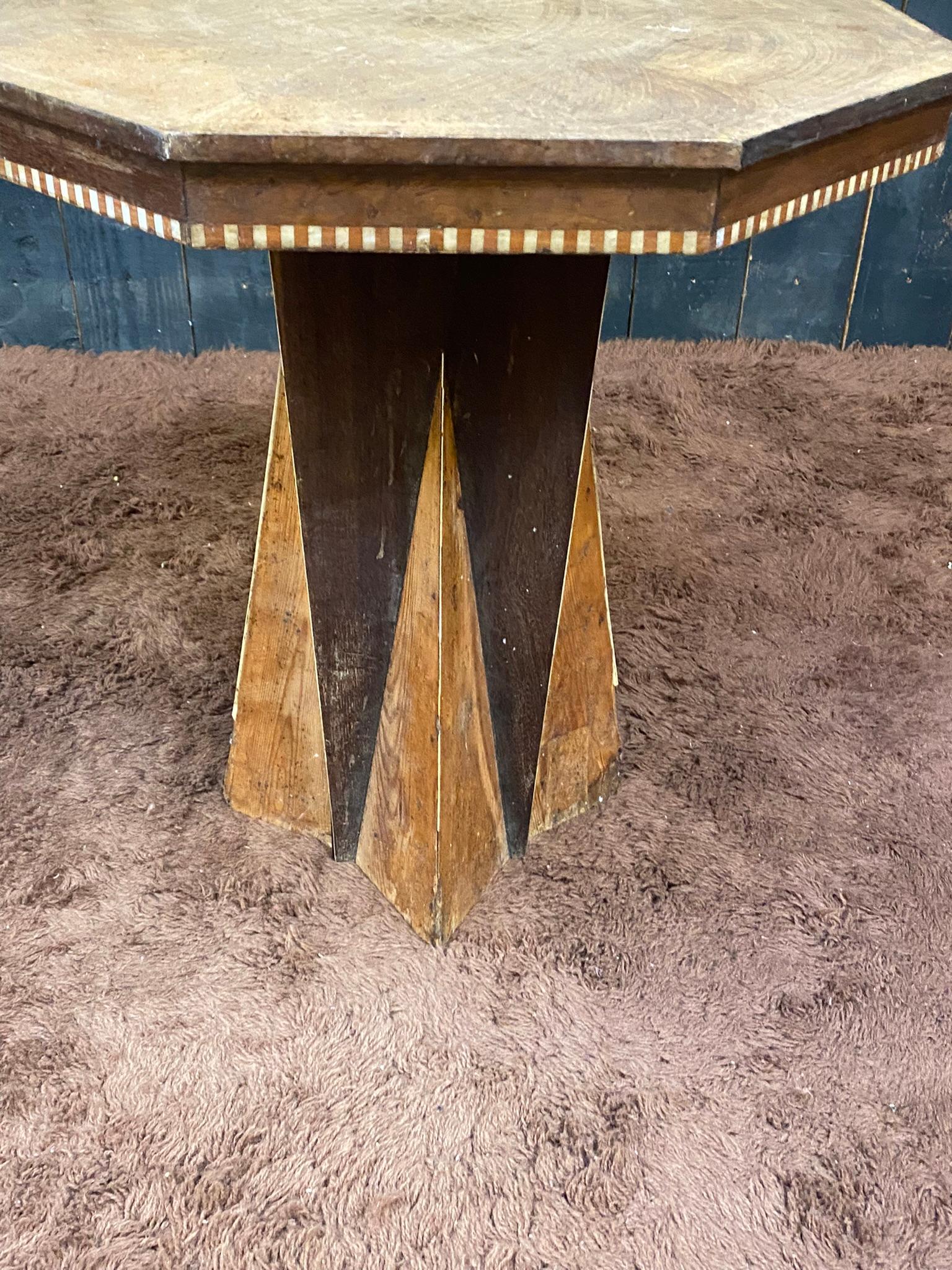 Interesting Art Deco Africanist Pedestal Table, circa 1930 In Good Condition For Sale In Mouscron, WHT