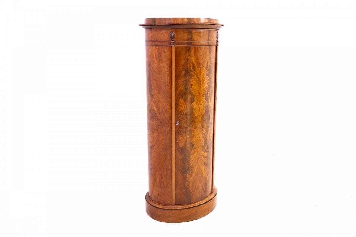 Intéressante commode Biedermeier, Europe du Nord, vers 1860.

Commode Biedermeier, Europe du Nord, vers 1860.

Très bon état.

Bois : acajou

Dimensions : hauteur : 146 cm, largeur : 64 cm, profondeur : 39 cm