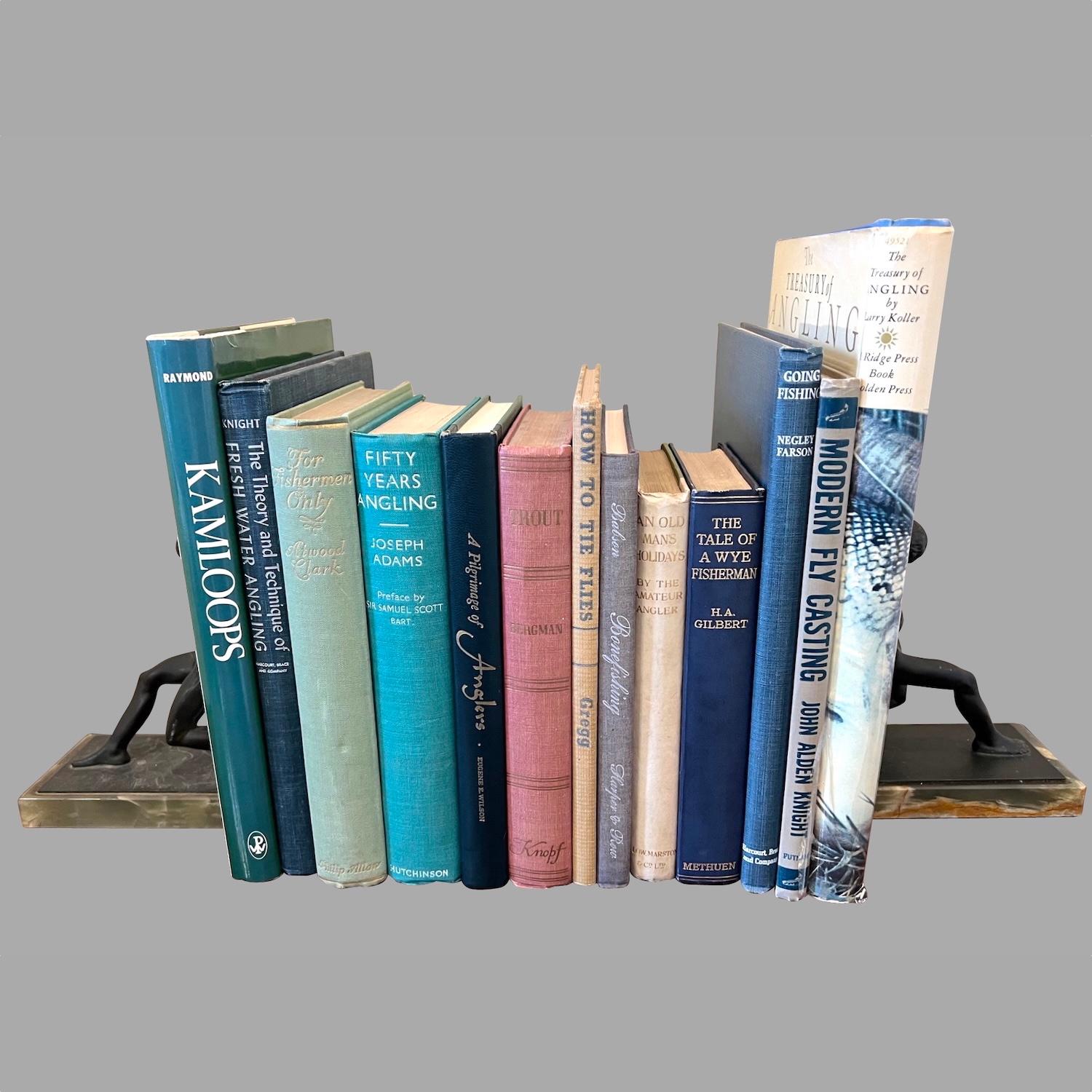 Une collection de treize livres sur la pêche  y compris quelques premières éditions comme indiqué. Le groupement comprend des œuvres anglaises et américaines de divers auteurs et inclut quelques éditions limitées. En voici la liste :
•Kamloops par