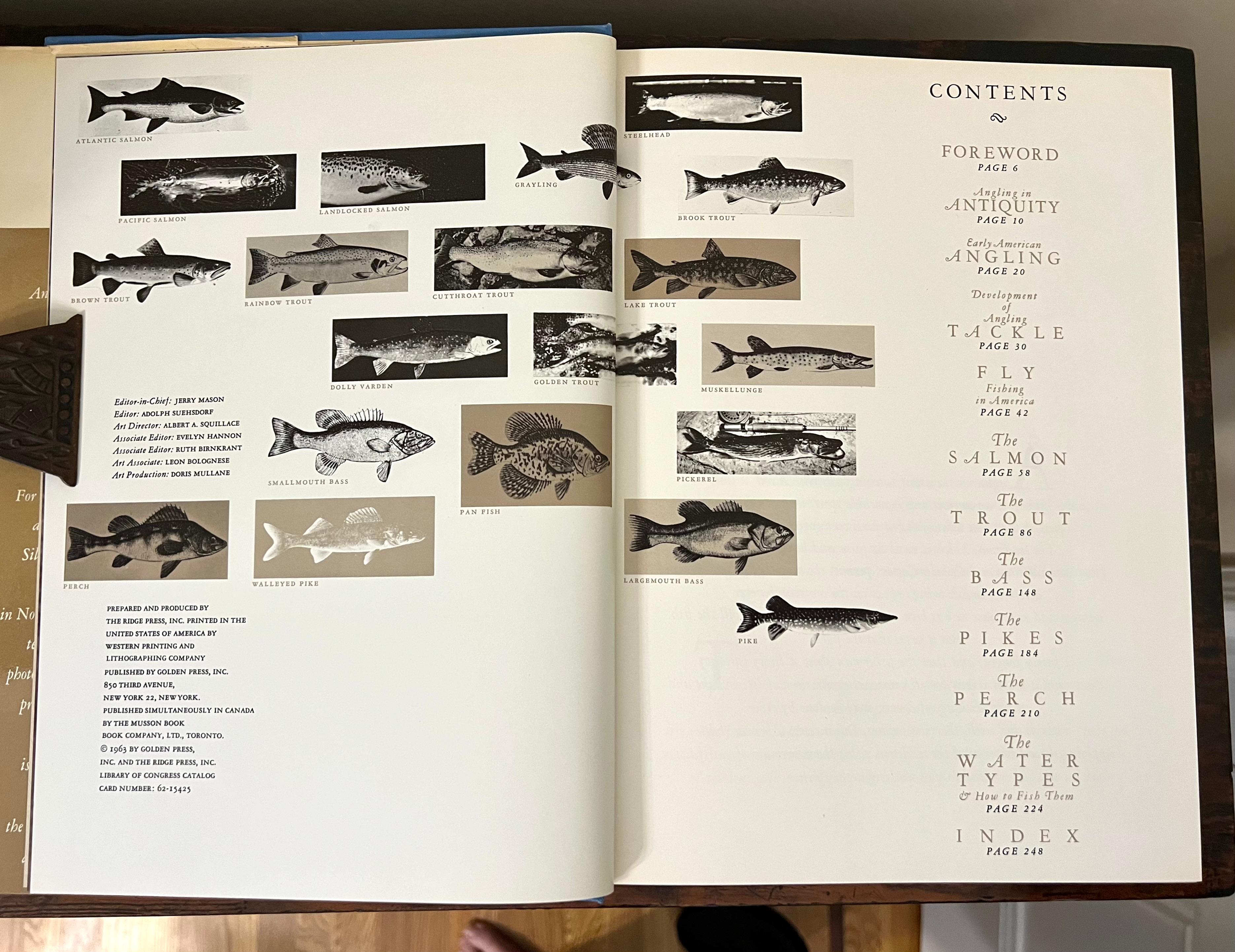 Papier Intéressant ensemble de 13 livres vintage sur la pêche à la mouche, y compris des premières éditions. en vente