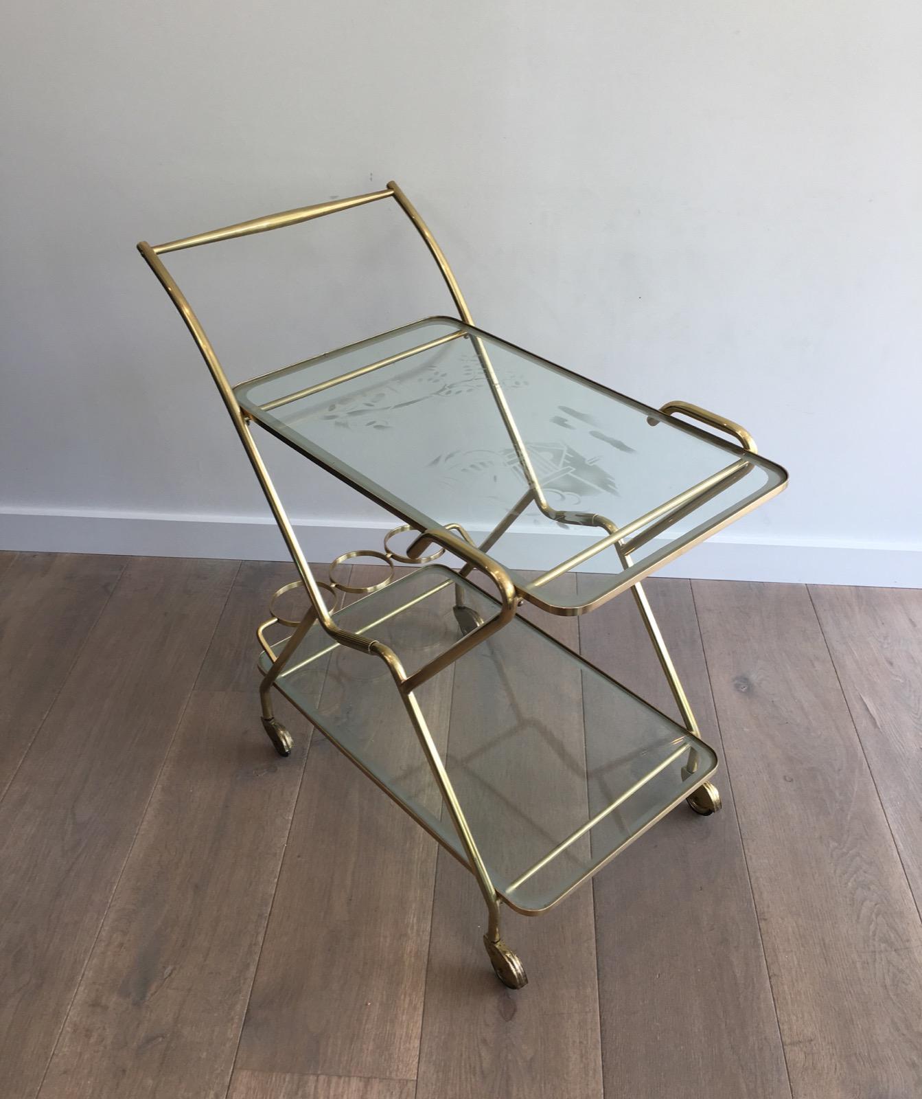 This drinks trolley is made of brass and engraved glass. The design is very simple and interesting. This is an Italian work, in the style of Cesare Lacca, circa 1950.
