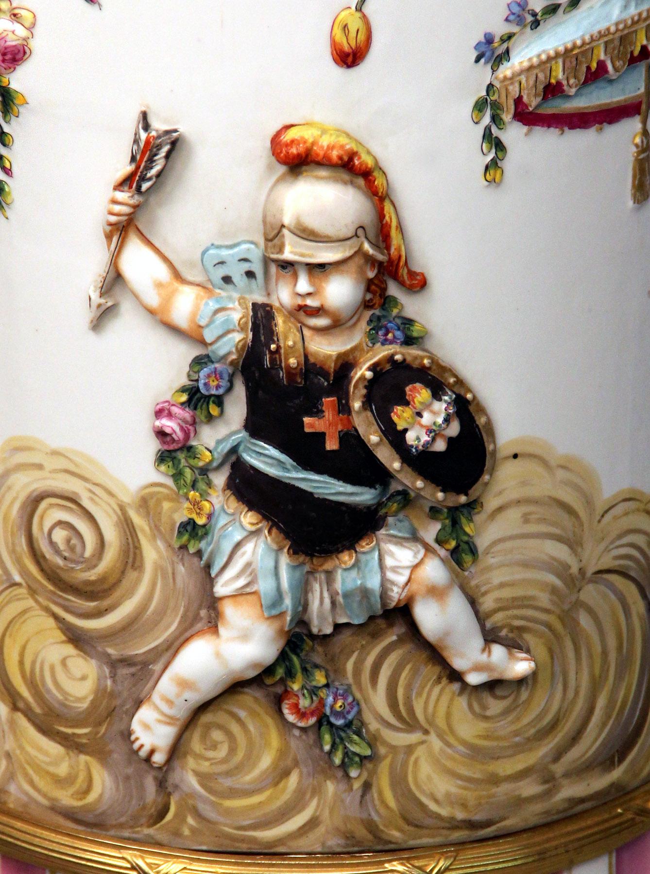 Interessante italienische Capodimonte-Porzellanvase und Sockel aus dem späten 19. Jahrhundert 2
