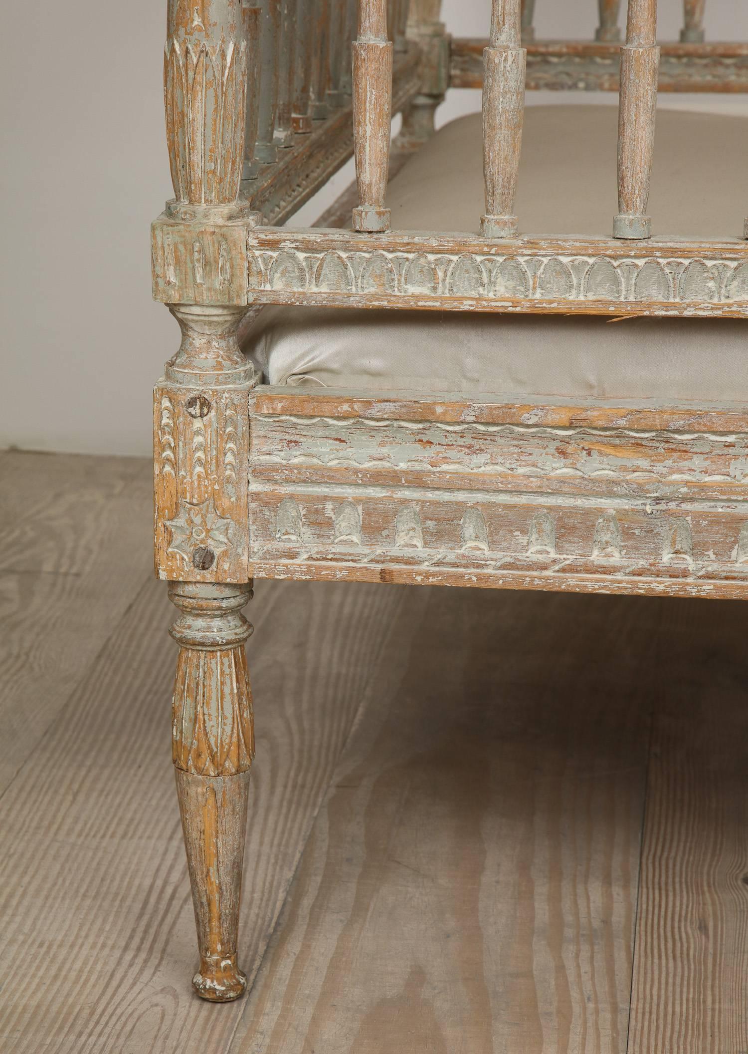 Interesting Neoclassical Gustavian L-Shaped Sofa, Origin, Sweden, circa 1800 In Excellent Condition In New York, NY