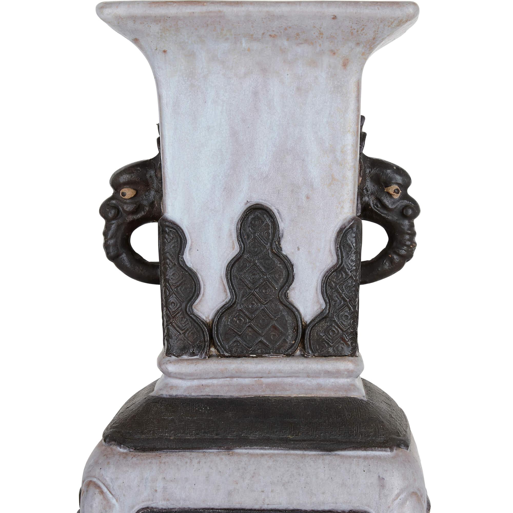 Antica coppia di vasi cinesi in gres grigio in vendita 2