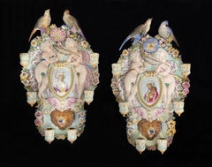 Interessantes Paar deutscher Porzellan-Wandleuchter des frühen 20. Jahrhunderts