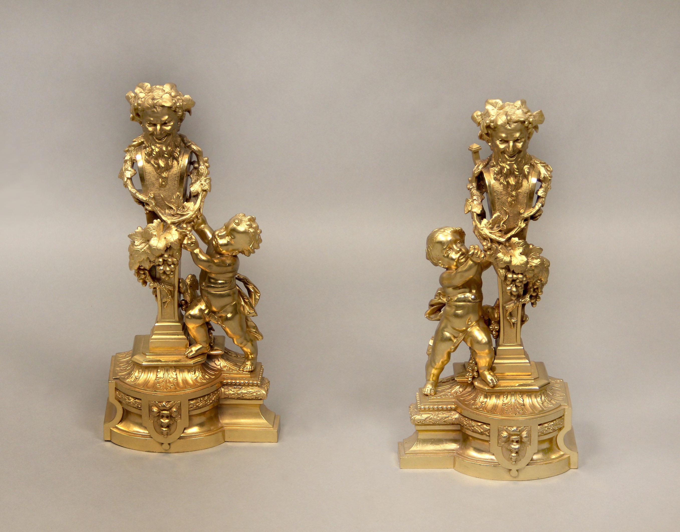 Un'interessante coppia di chenet in bronzo dorato della fine del XIX secolo

Ognuno di essi raffigura Bacco, avvolto da una vite, affiancato da un cherubino e poggiato su una base di bronzo.