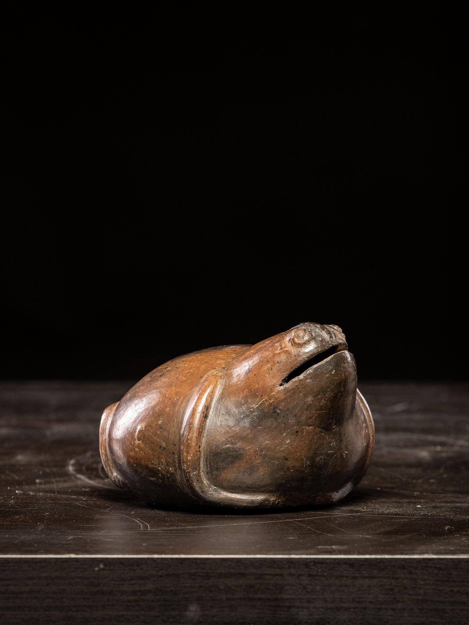 Colombiano Interessante rana di terracotta Pre-Columbian trasformata in un salvadanaio in vendita