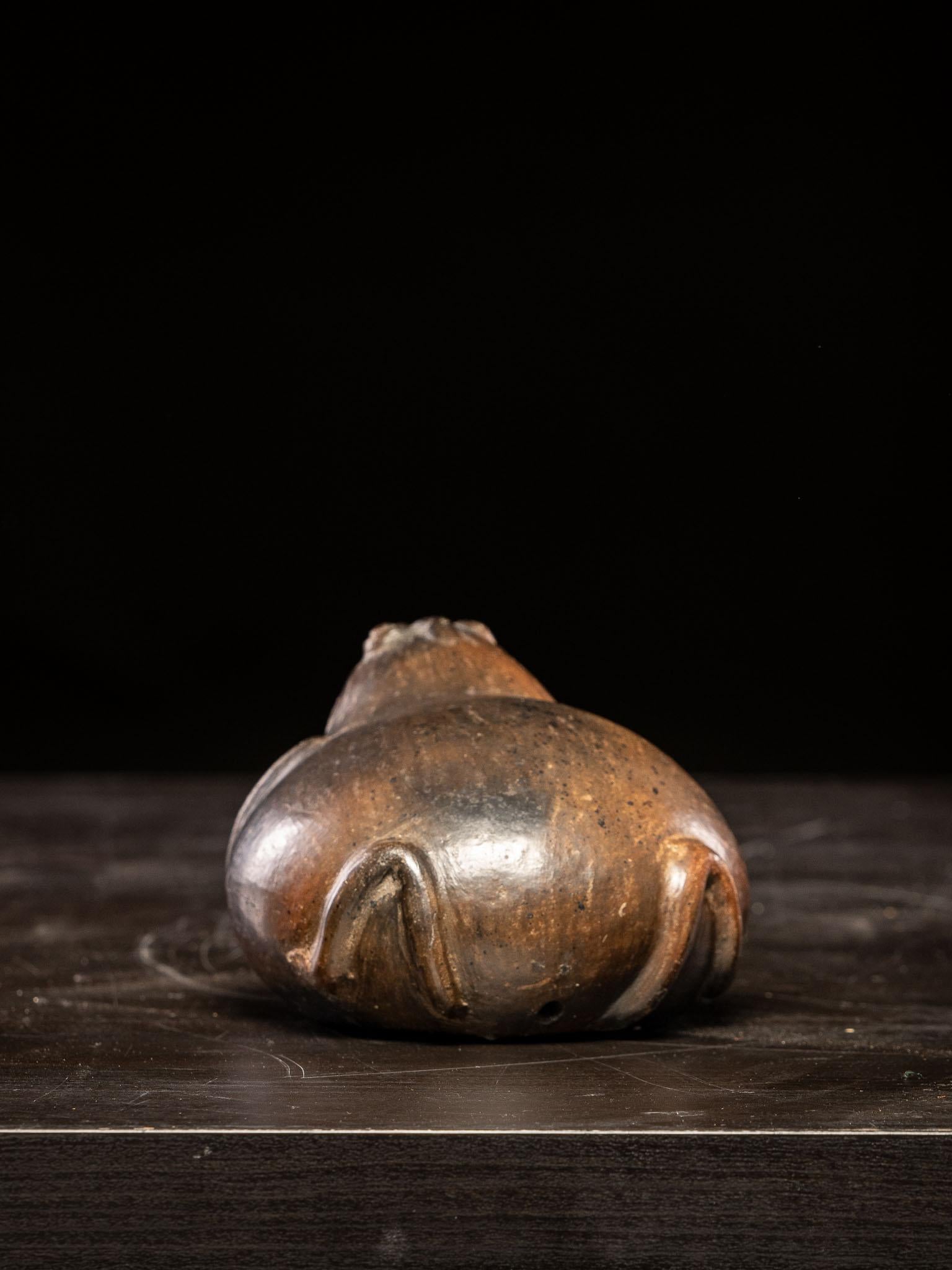 Fino al XVIII secolo Interessante rana di terracotta Pre-Columbian trasformata in un salvadanaio in vendita