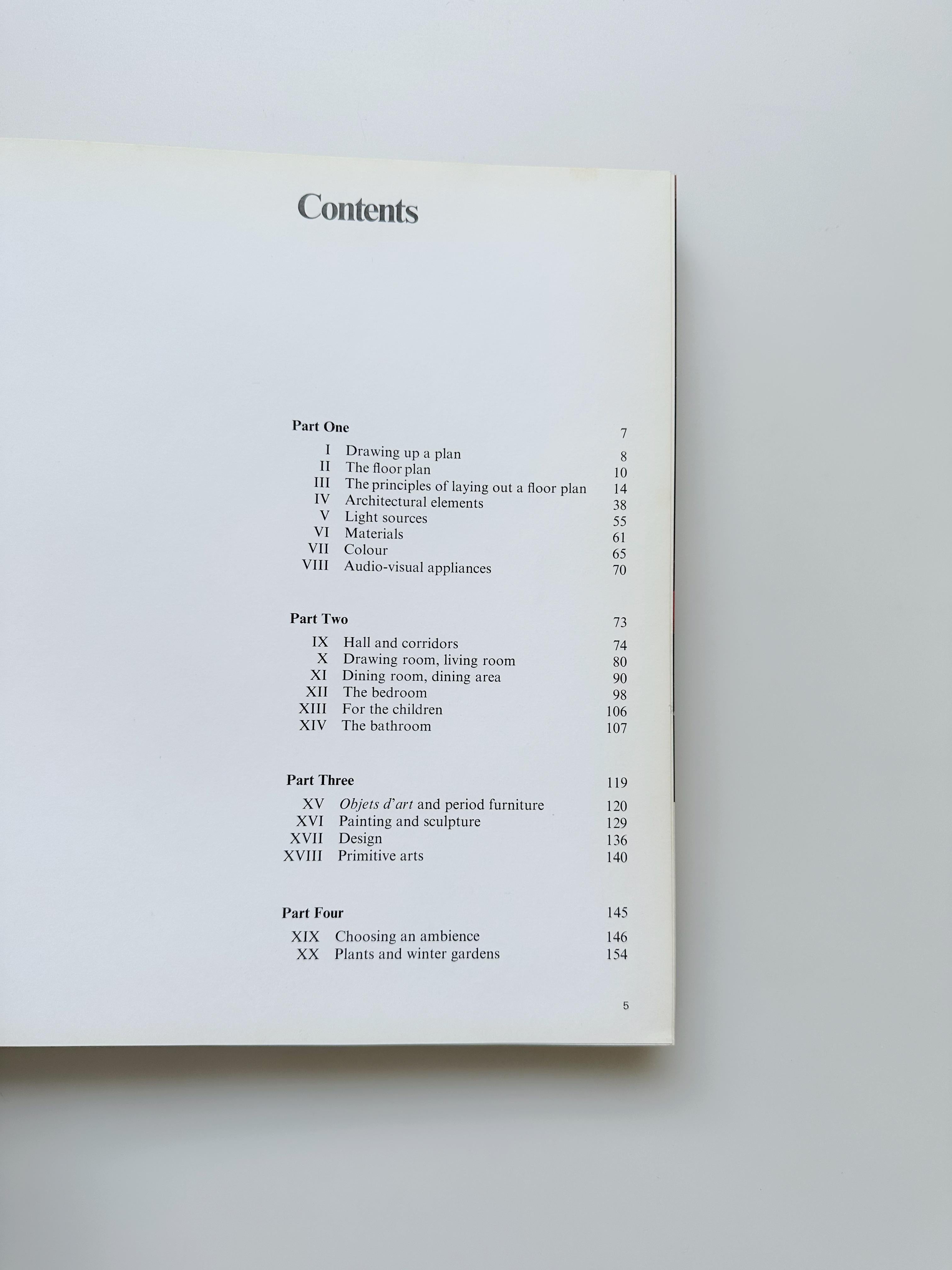 Innenarchitektur und Dekoration, Alain Demachy, 1974

Fester Einband, Schutzumschlag

//

10 x 10.5

162 Seiten

//

*Akzeptabler Zustand, ein Stück ist auf der zweiten Seite ausgeschnitten, einige Seiten lösen sich aus der Bindung. Seltenes Buch.