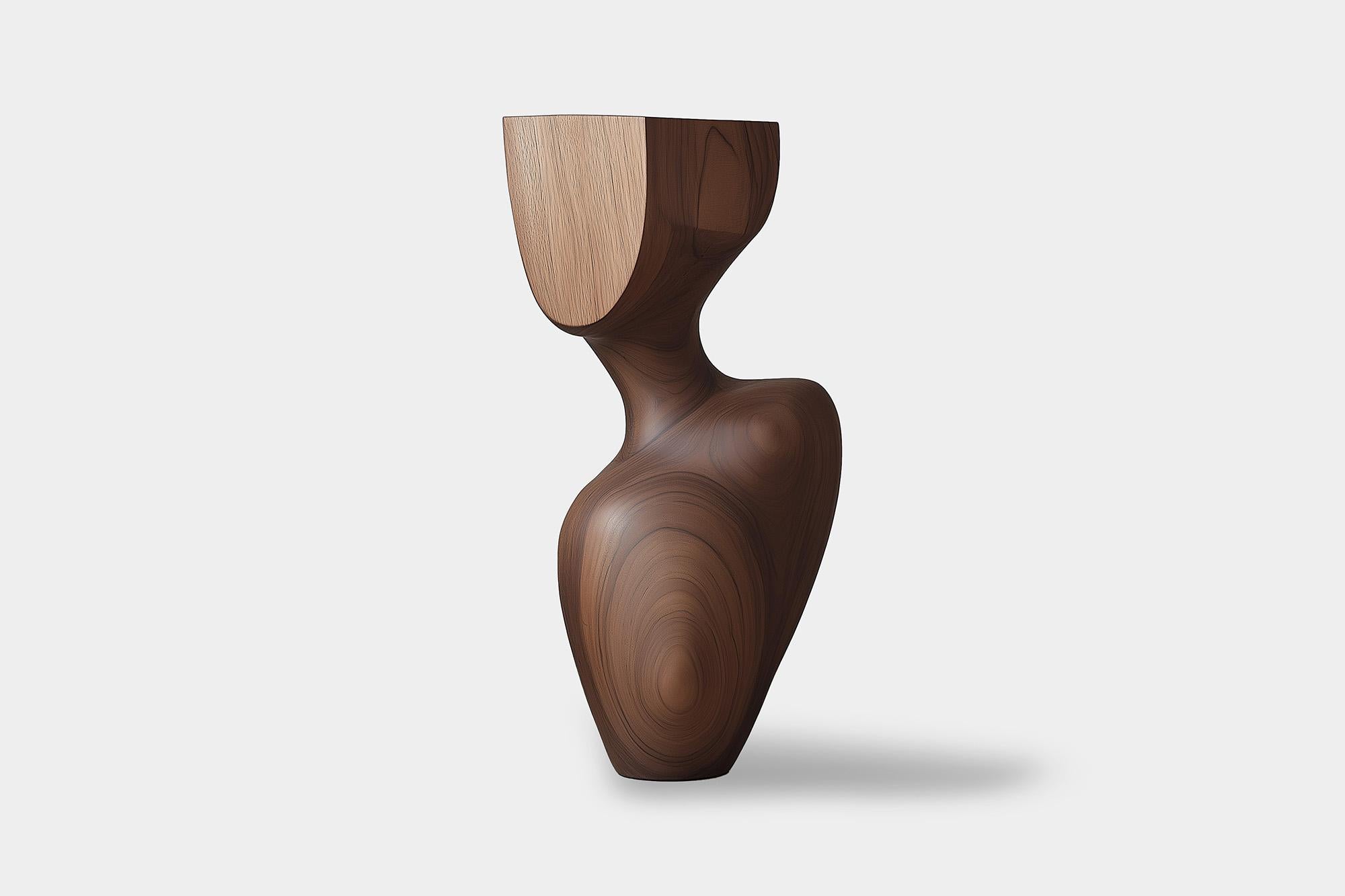 Scultura in legno di Interior Designs Lull No54 - Realizzata da Joel Escalona
---
L'equilibrio e la tensione sono al centro di queste sculture. L'interazione tra le forme lisce e arrotondate e le basi solide e angolari crea un delicato equilibrio