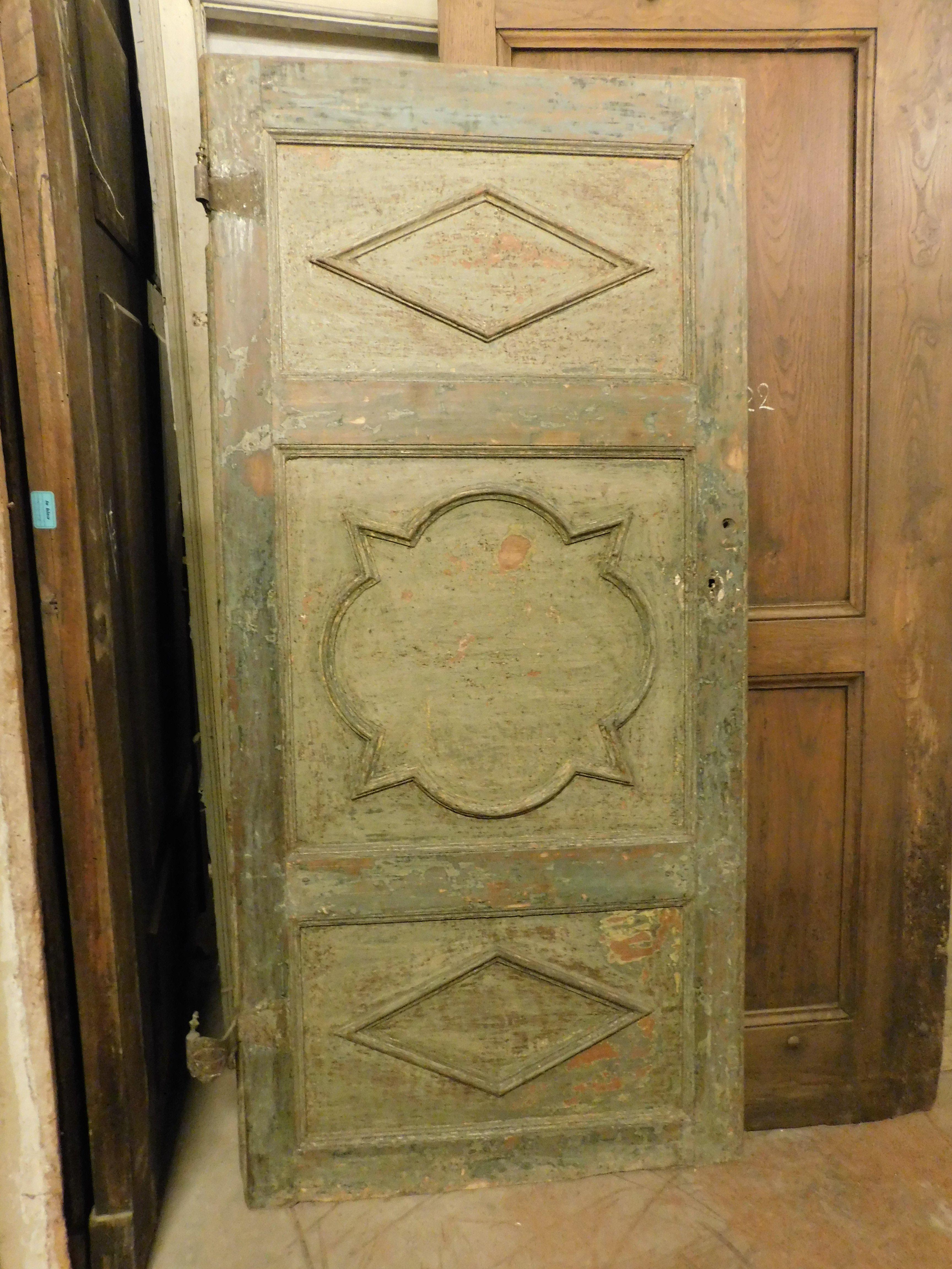 Antigua puerta barroca de interior, original en fina laca primera (la puerta nació hace siglos en estos colores, y la pátina se la dan los siglos de envejecimiento) con tonos azules y verdes, es una puerta de una sola hoja pero sin marco, con