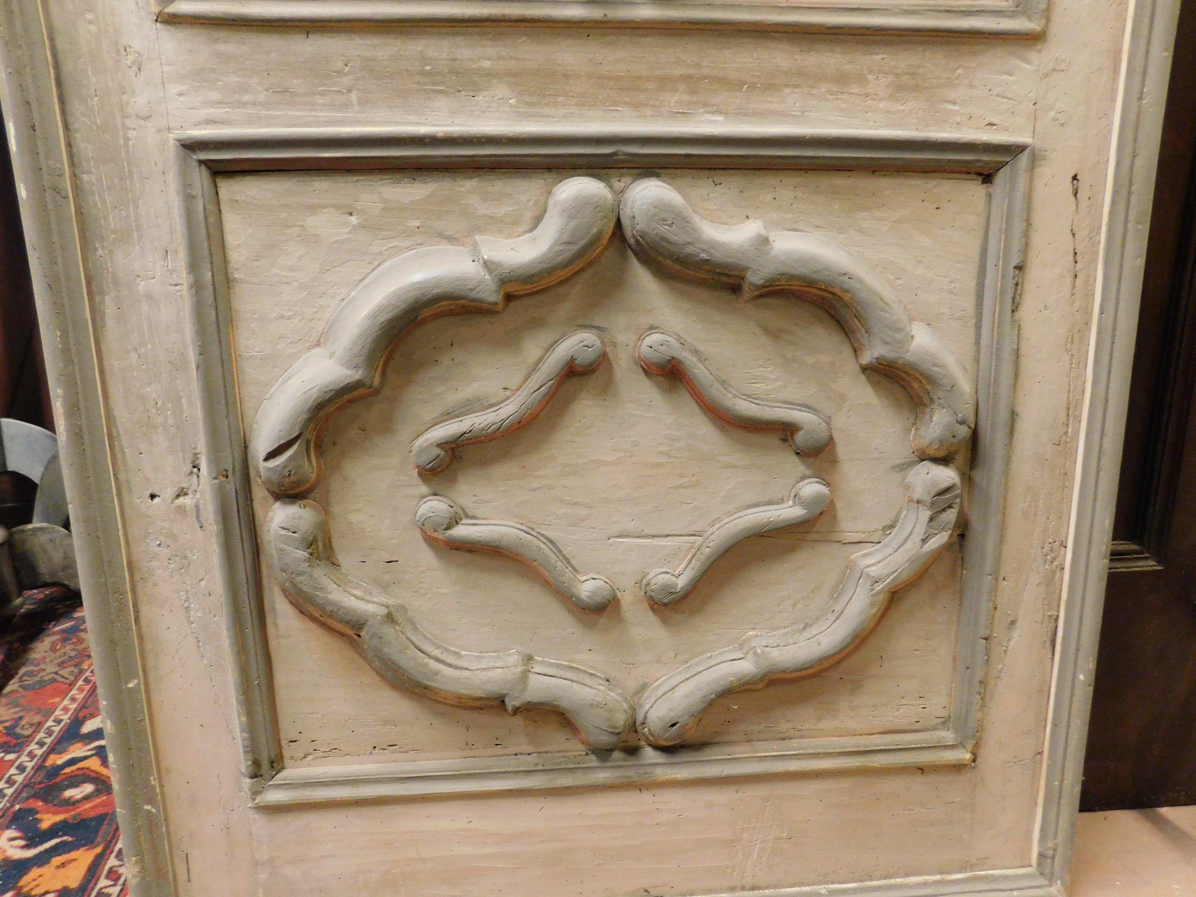 Puerta interior con paneles decorados y cristal, Italia siglo XIX en venta