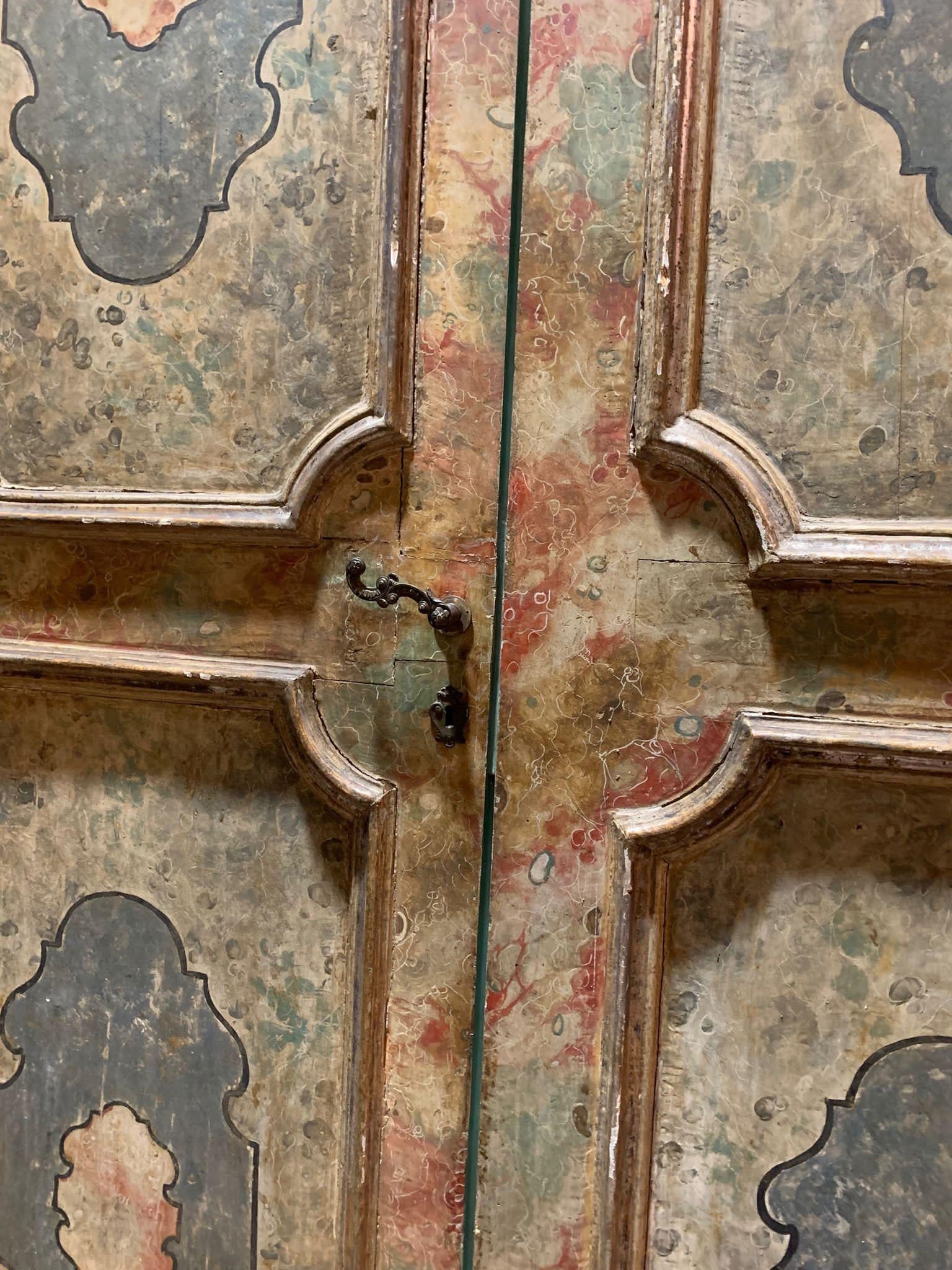 Puerta interior de dos hojas, de madera lacada y pintada, Italia siglo XIX en venta