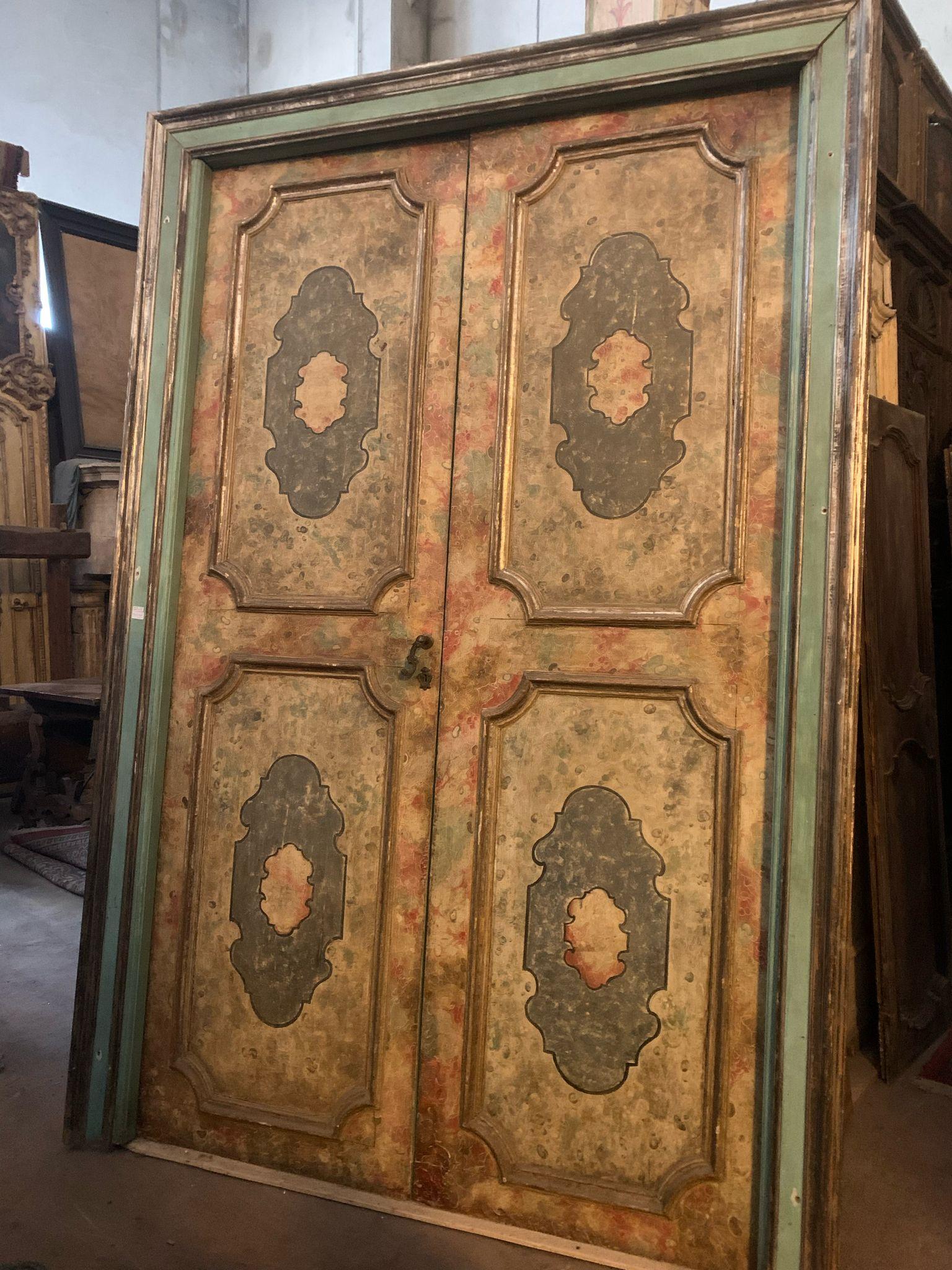 Puerta interior de dos hojas, de madera lacada y pintada, Italia en venta 1