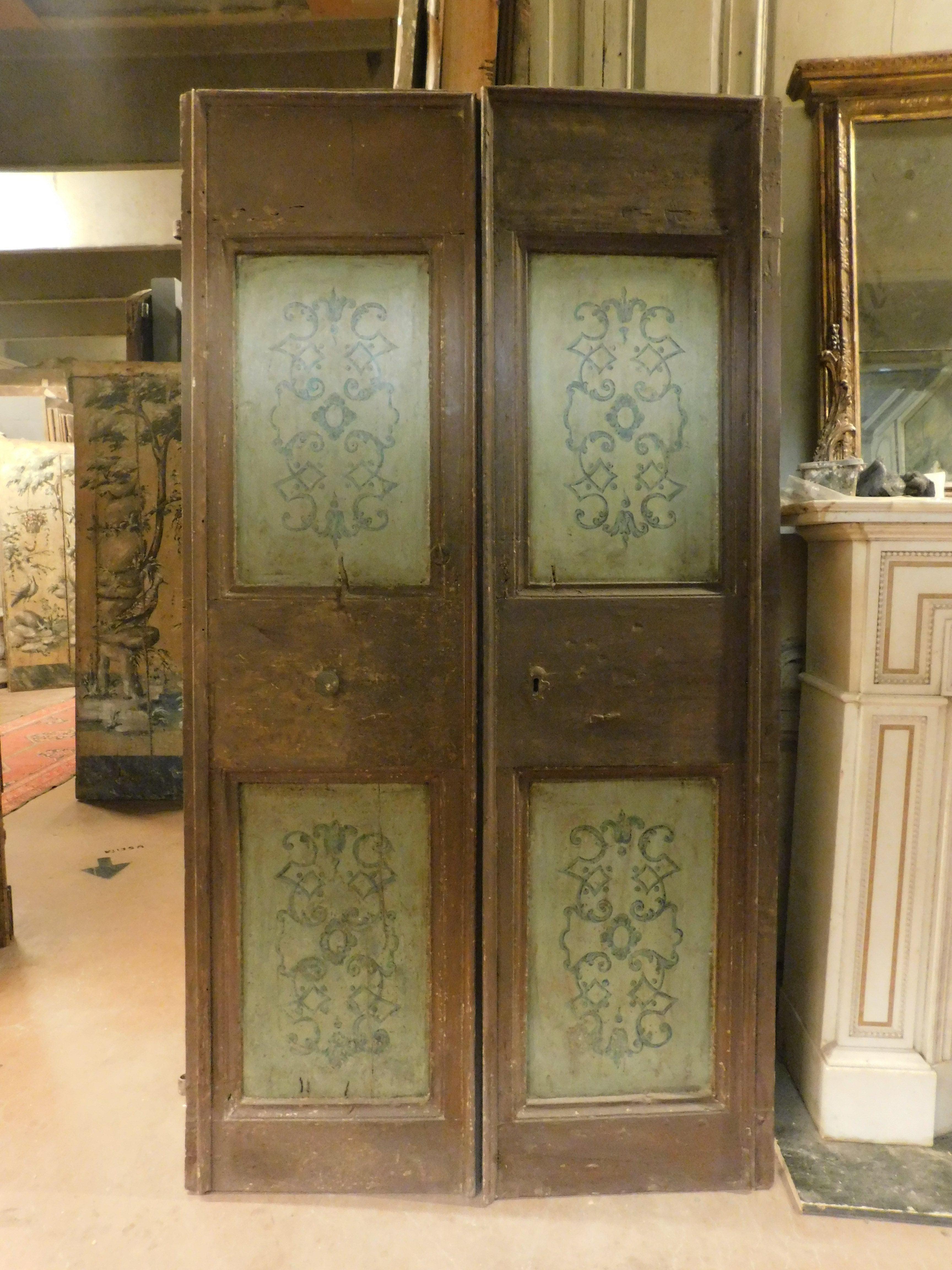 Ancient interior door, lacquered and hand painted with classic motifs and colors of great personality such as brown and light blue, composed of two leaves with original wall mounting with stop, original from the 17th century, from Umbria, smooth
