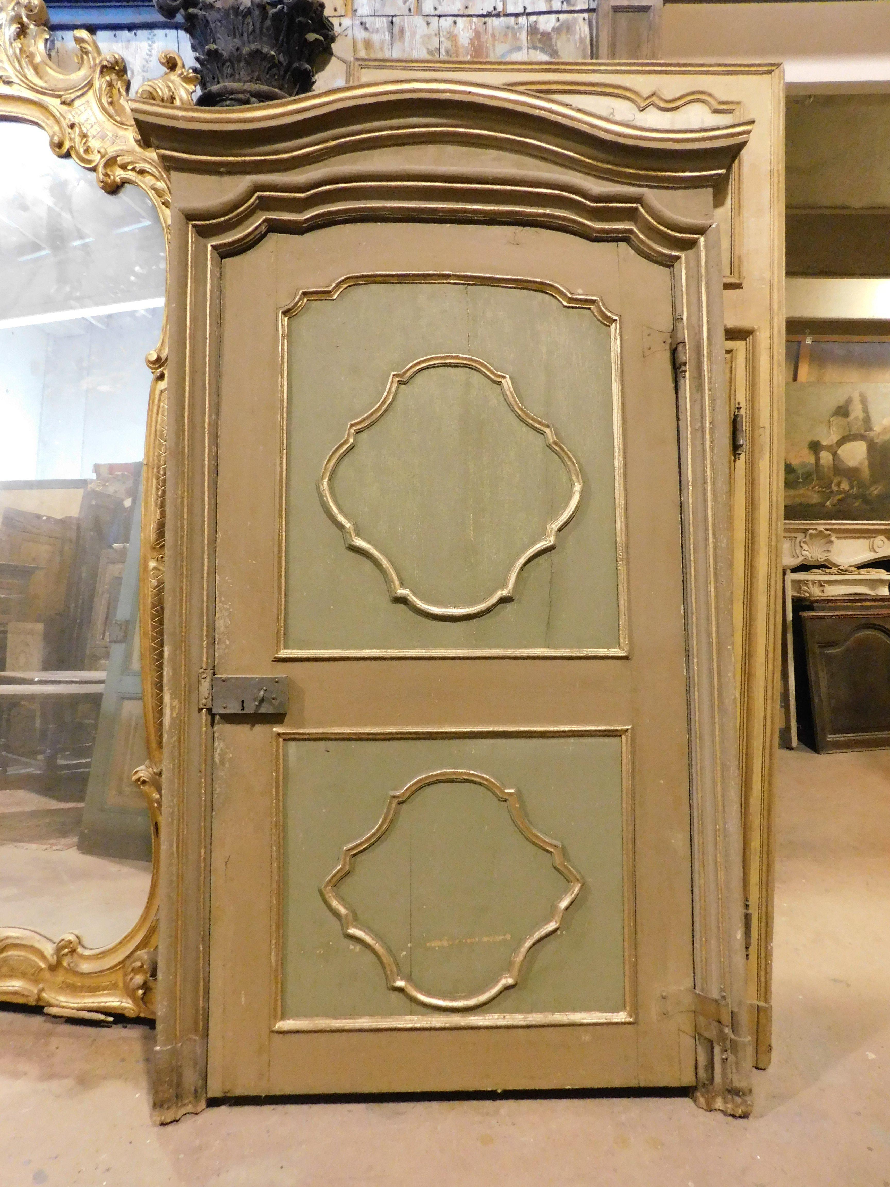 Puerta antigua interior lacada y dorada, de una hoja con marco original, Italia Italiano en venta