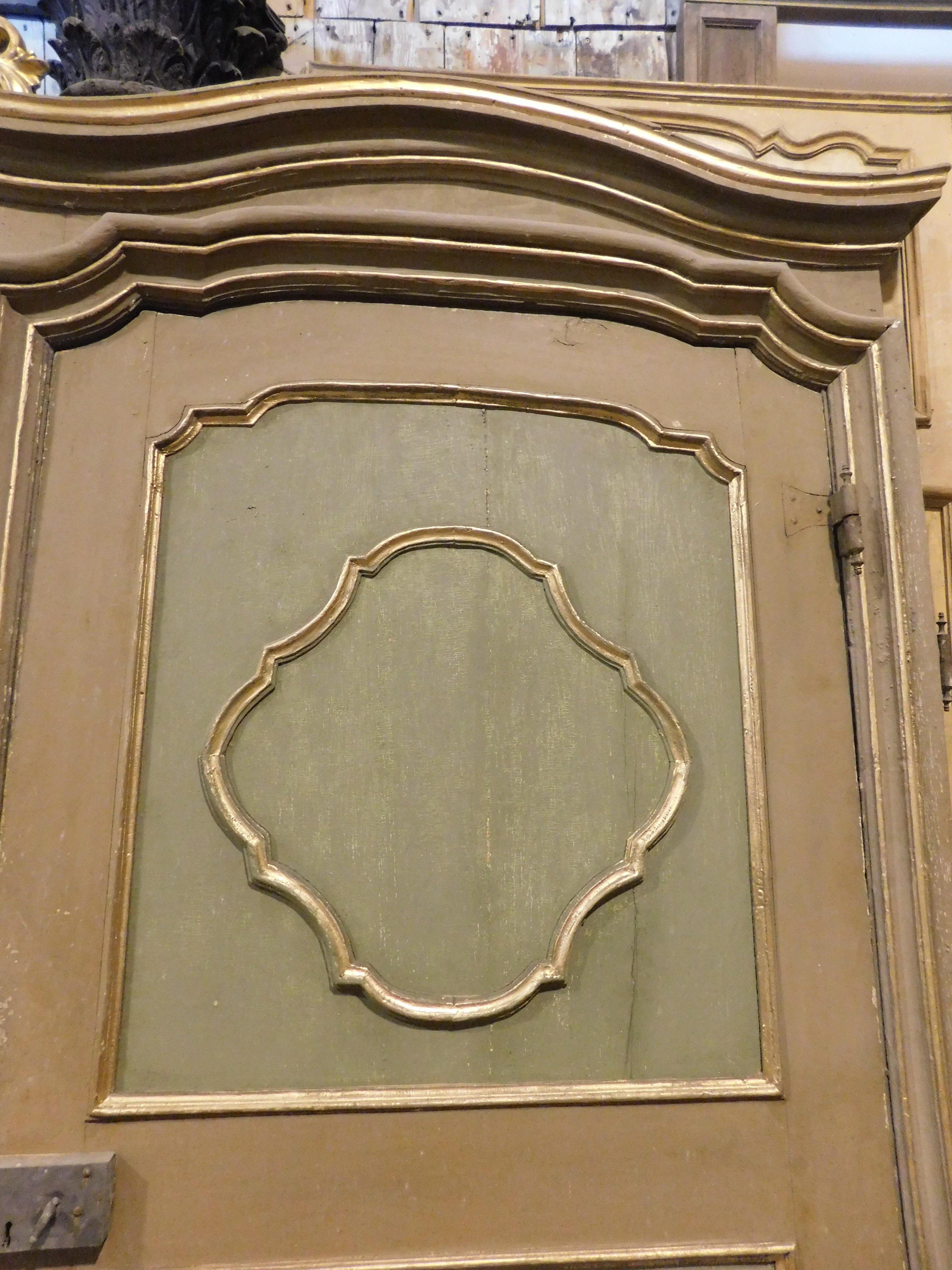 Puerta antigua interior lacada y dorada, de una hoja con marco original, Italia Pintado a mano en venta