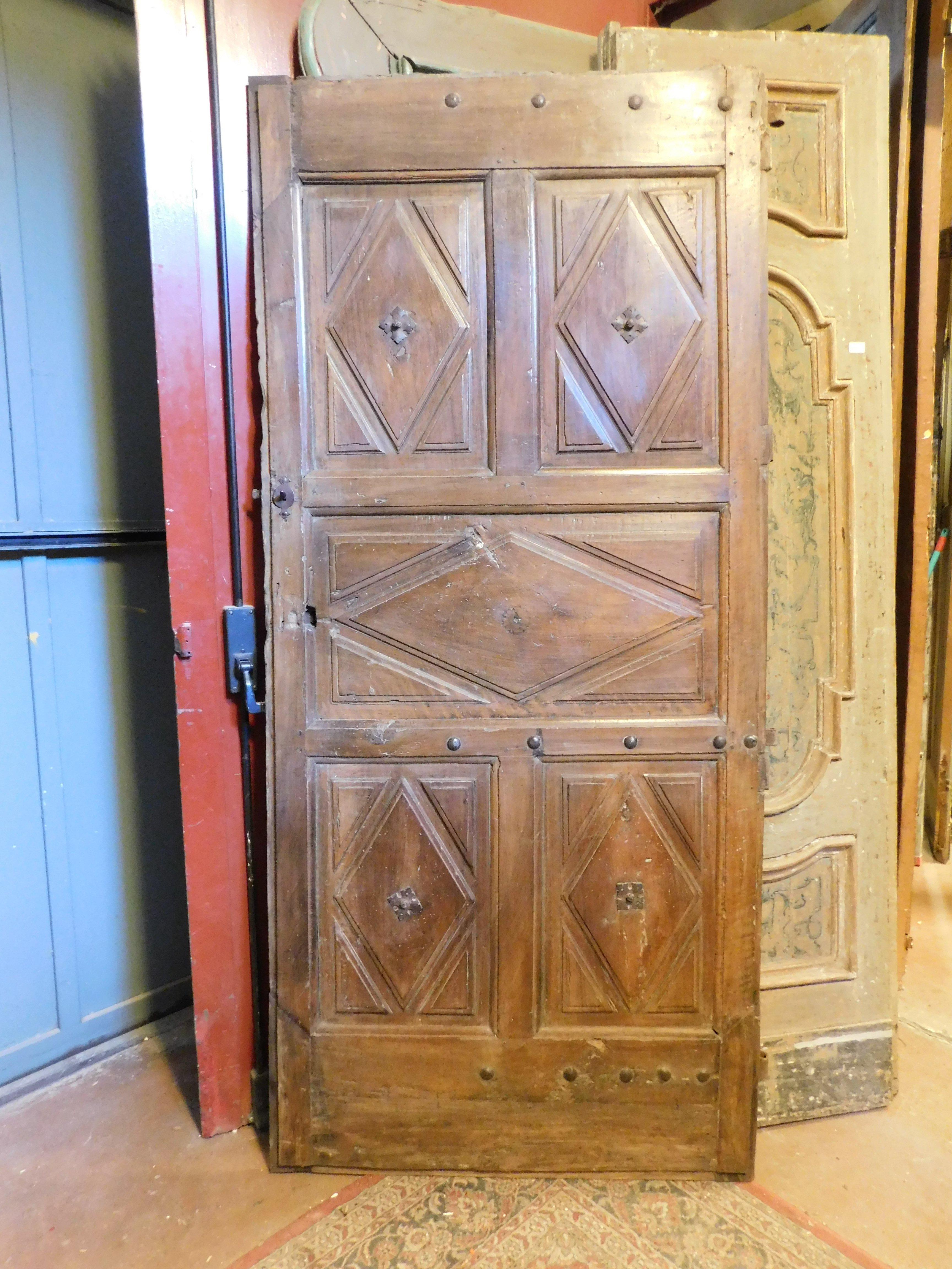 Interior wooden door with diamond-shaped carved panels, Italy In Good Condition For Sale In Cuneo, Italy (CN)